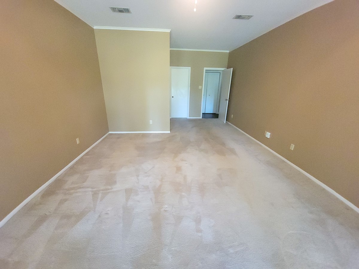 813 River Oaks Property Photo 3
