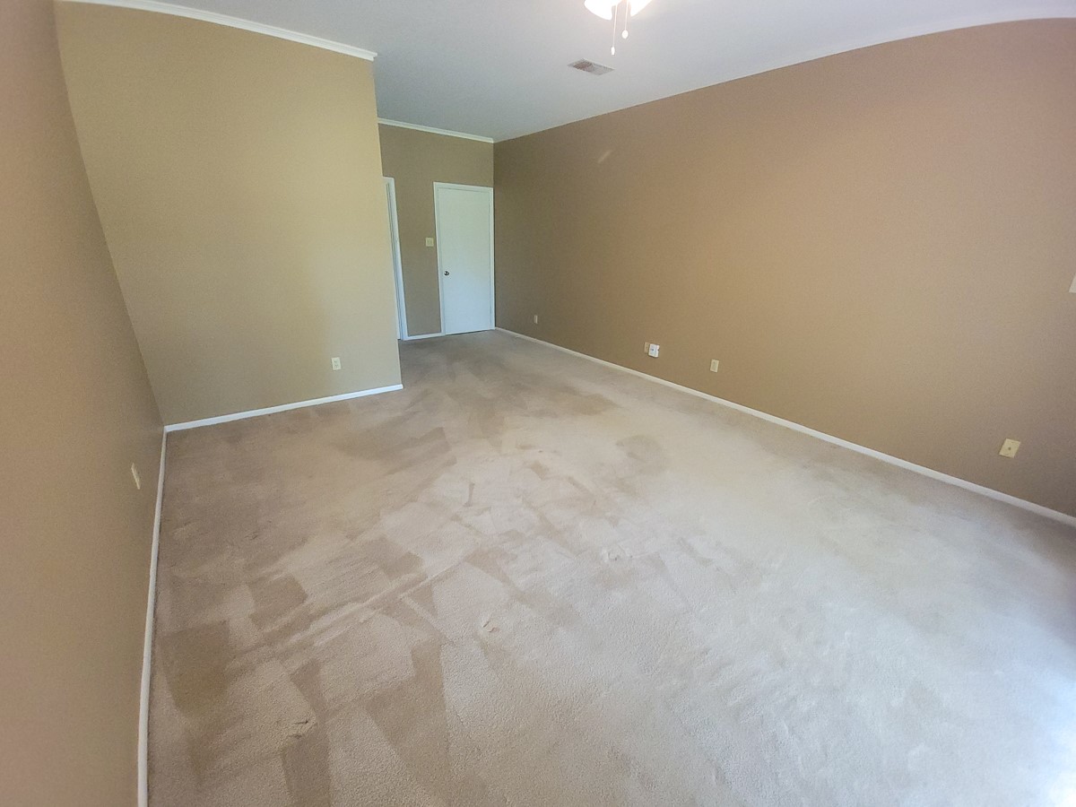 813 River Oaks Property Photo 4