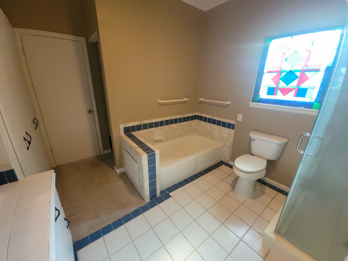 813 River Oaks Property Photo 7