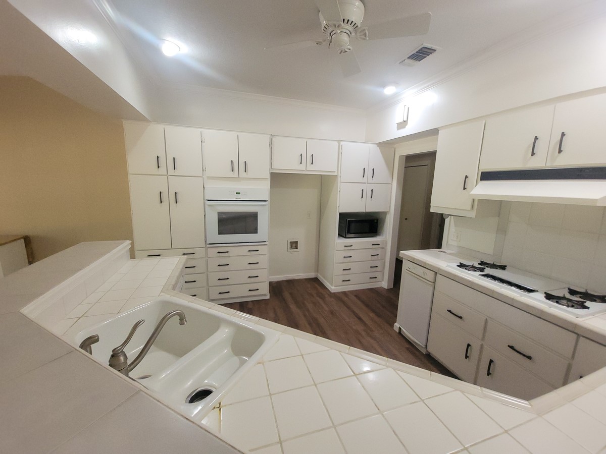 813 River Oaks Property Photo 9