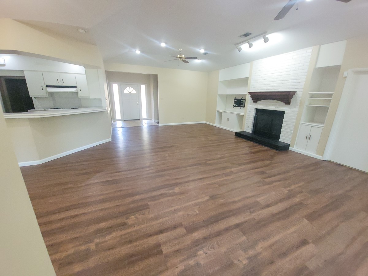 813 River Oaks Property Photo 10