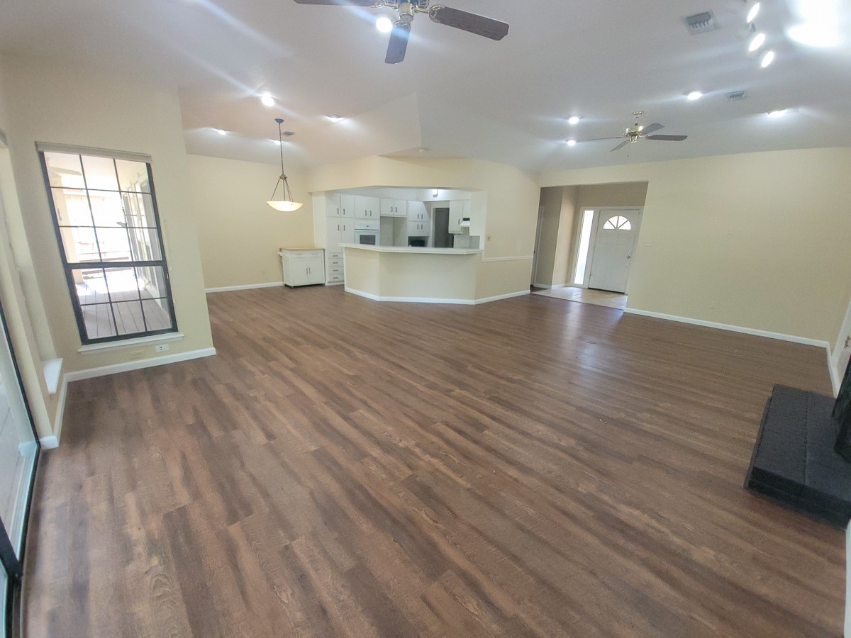 813 River Oaks Property Photo 11