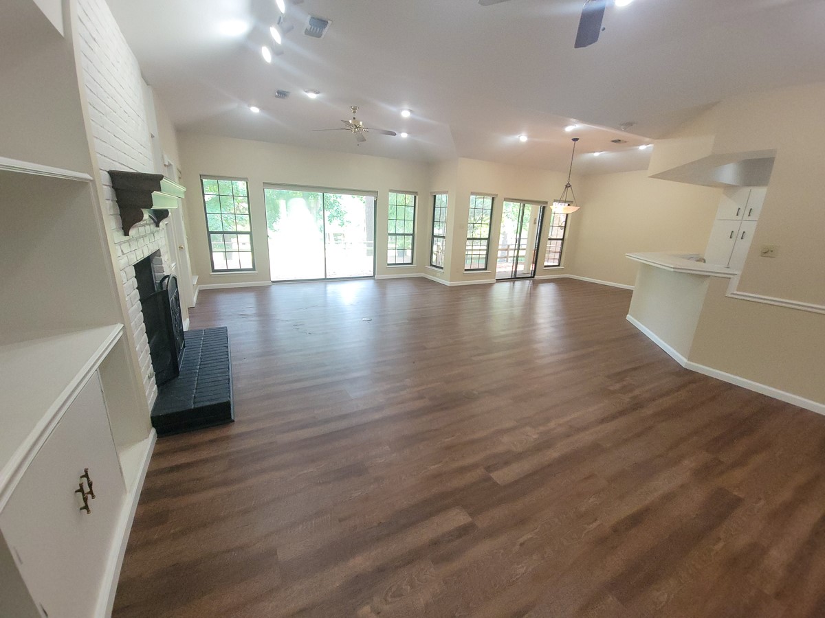 813 River Oaks Property Photo 12
