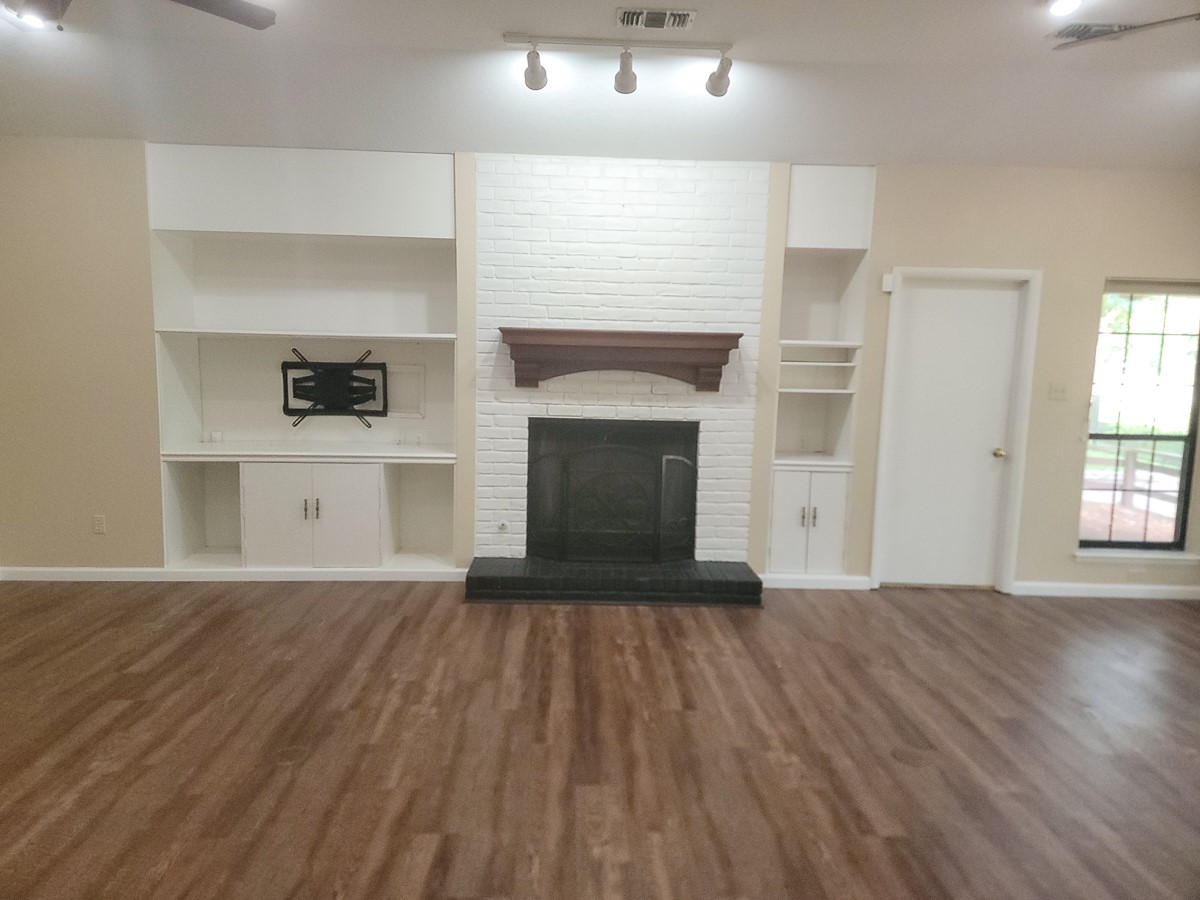 813 River Oaks Property Photo 13