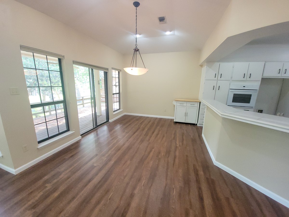 813 River Oaks Property Photo 14