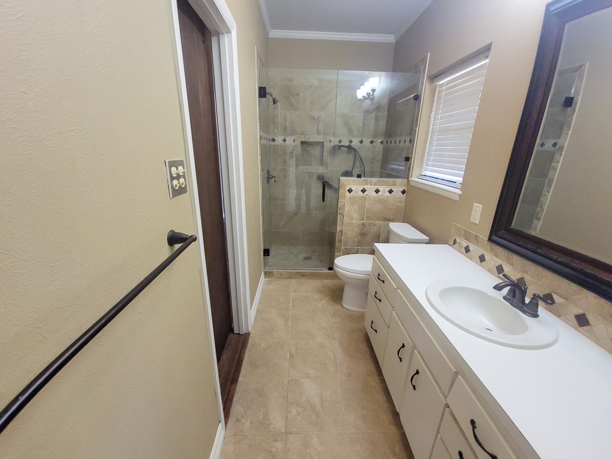 813 River Oaks Property Photo 21