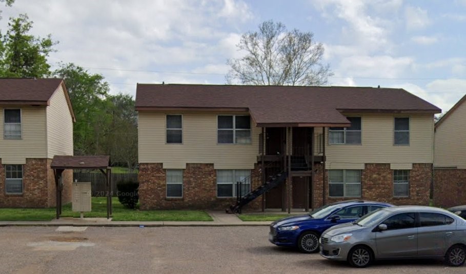 208 Wells St Property Photo 1