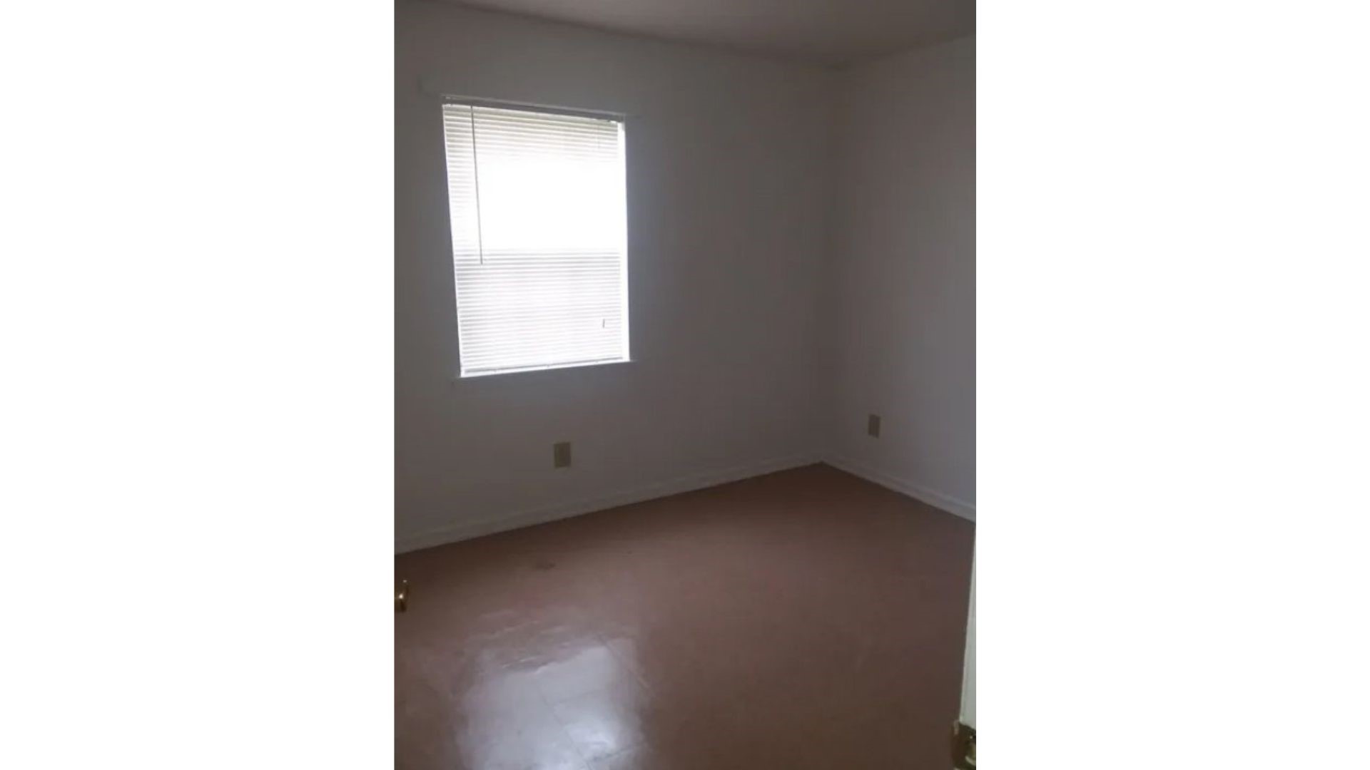 208 Wells St Property Photo 4