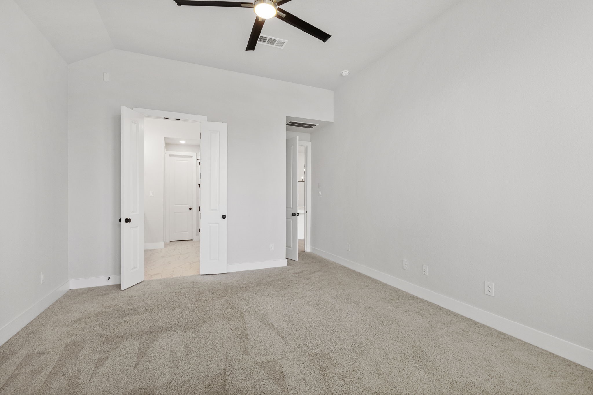415 N Hillary Step Place Property Photo 19
