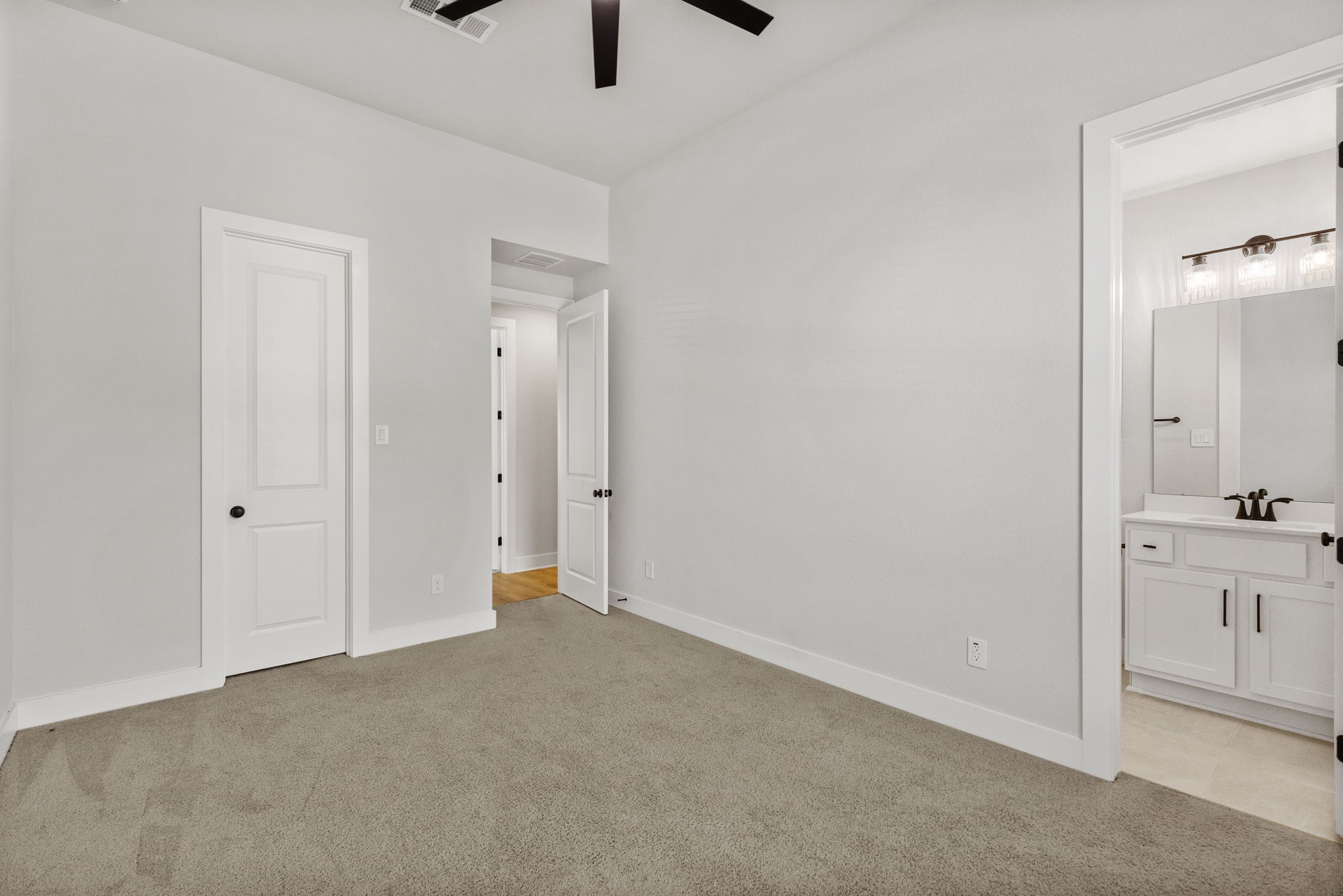 415 N Hillary Step Place Property Photo 27