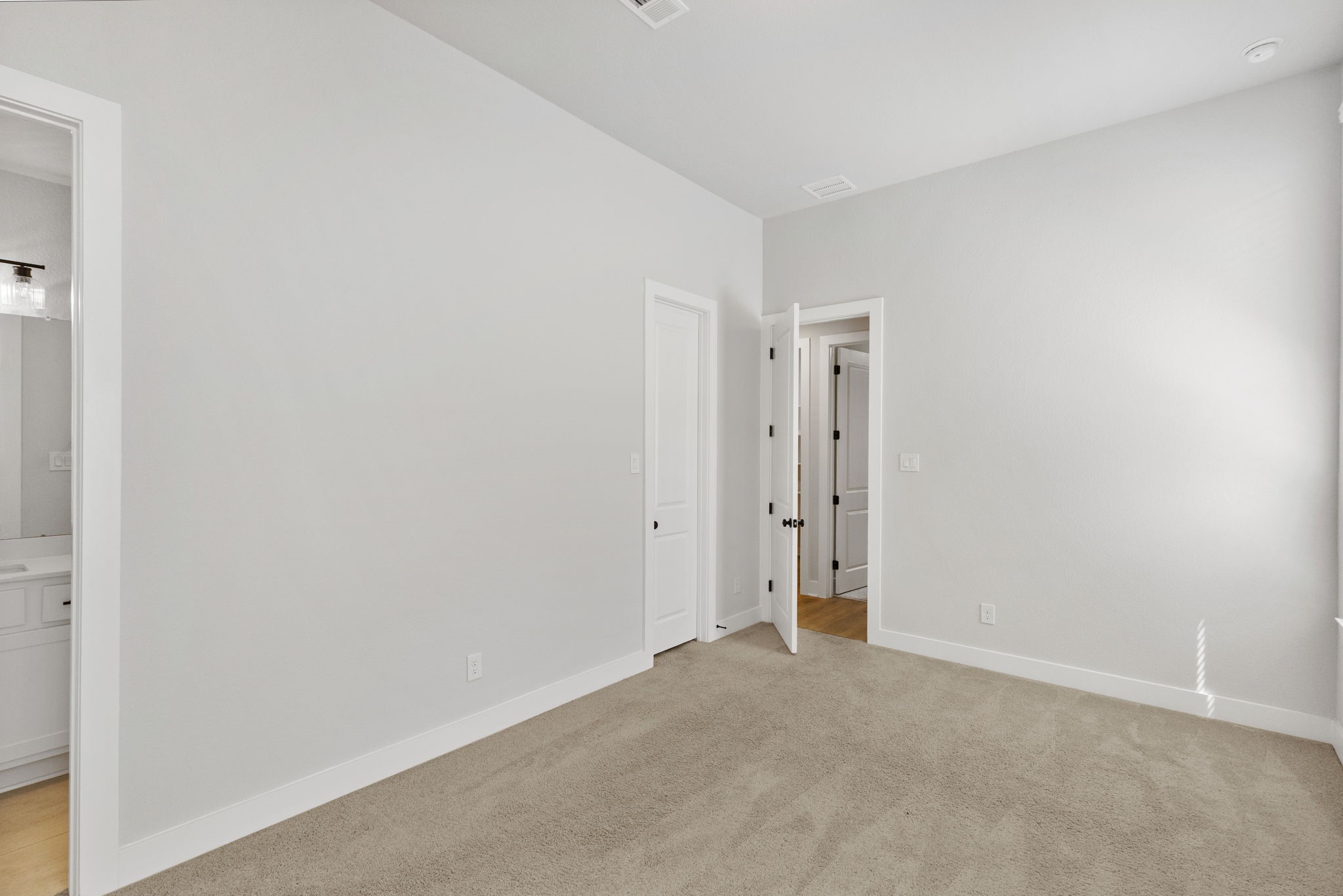 415 N Hillary Step Place Property Photo 30