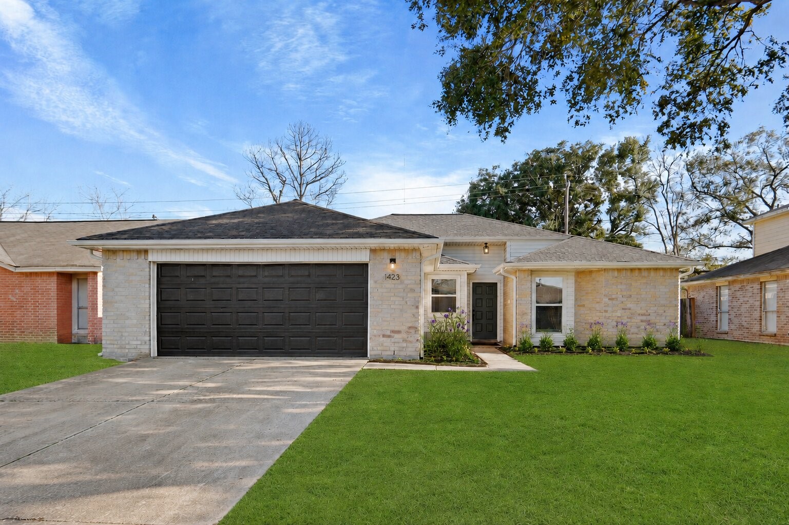 1423 Lazy Spring Drive Property Photo 1