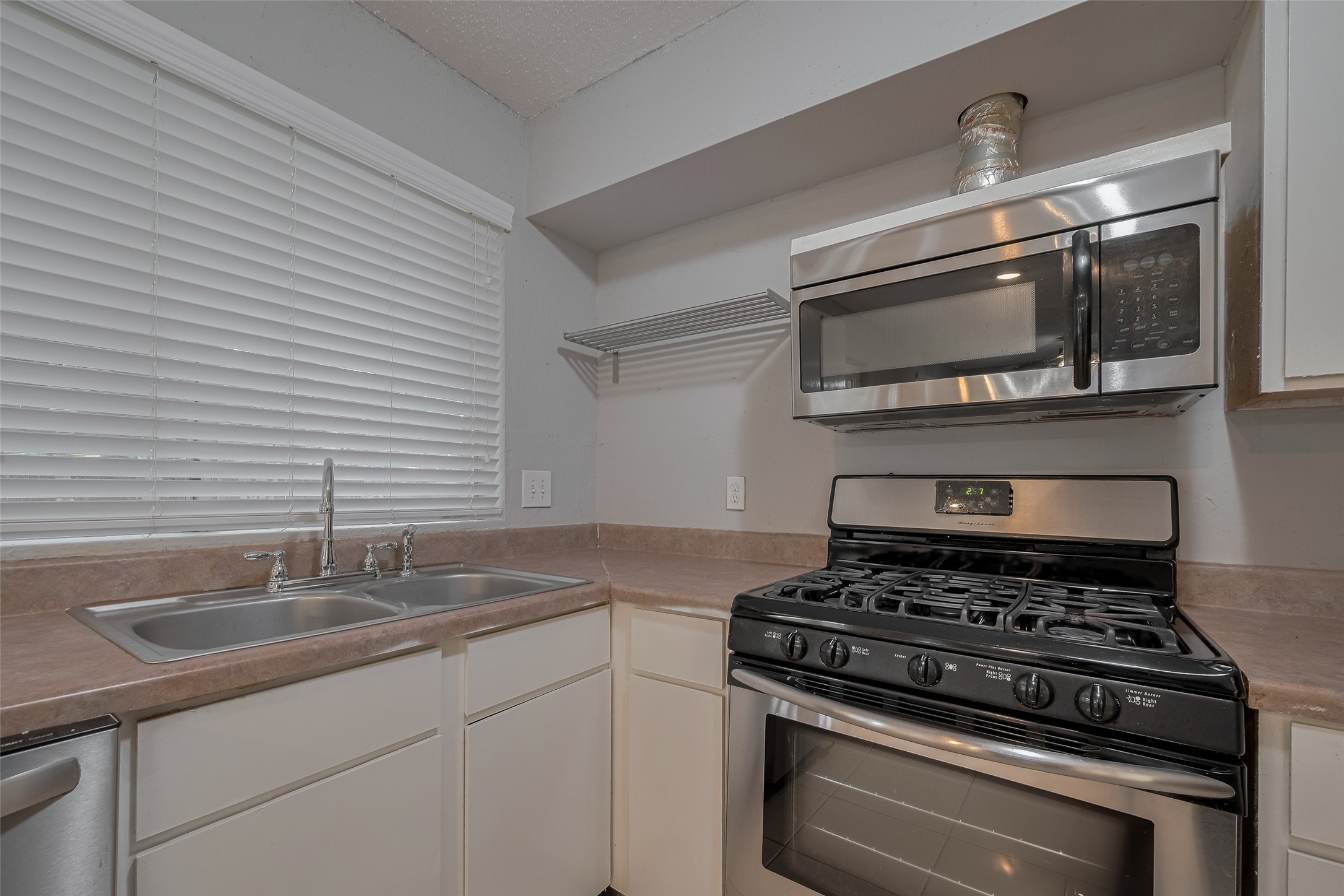 3610 Bee Bayou Lane Property Photo 16