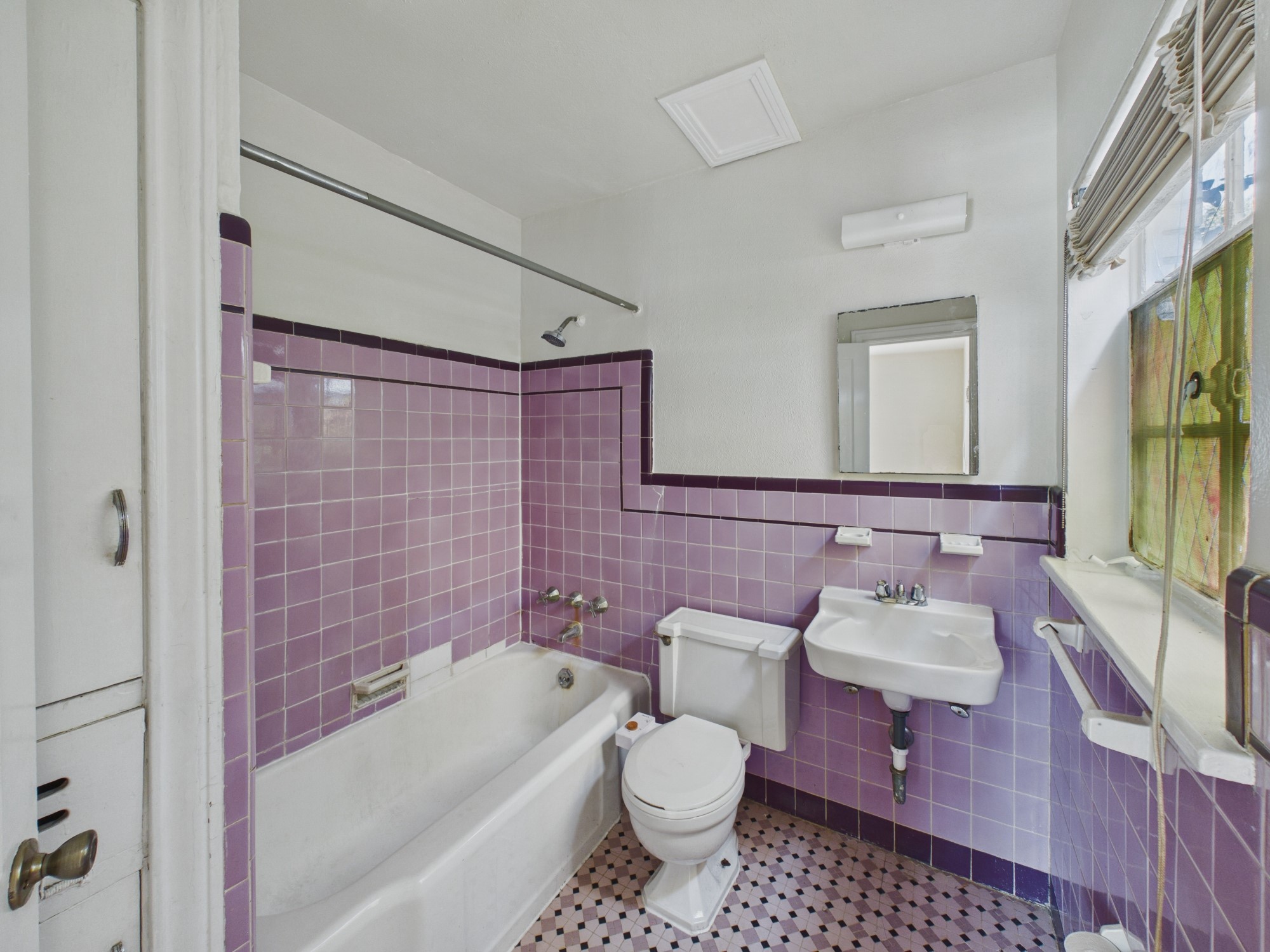 1823 W Main Street 1 Property Photo 13