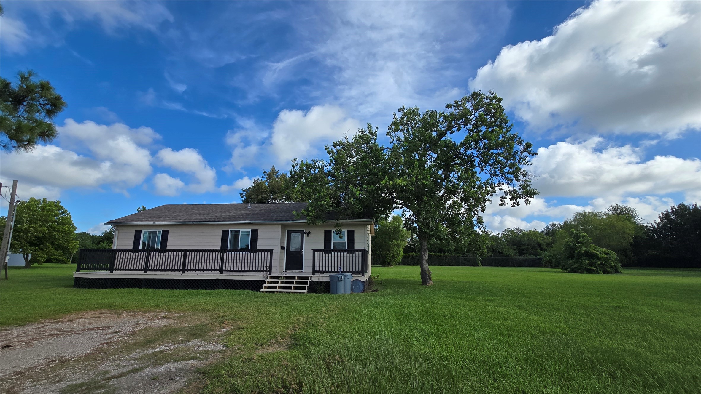 2739 Lawrence Road B Property Photo 2