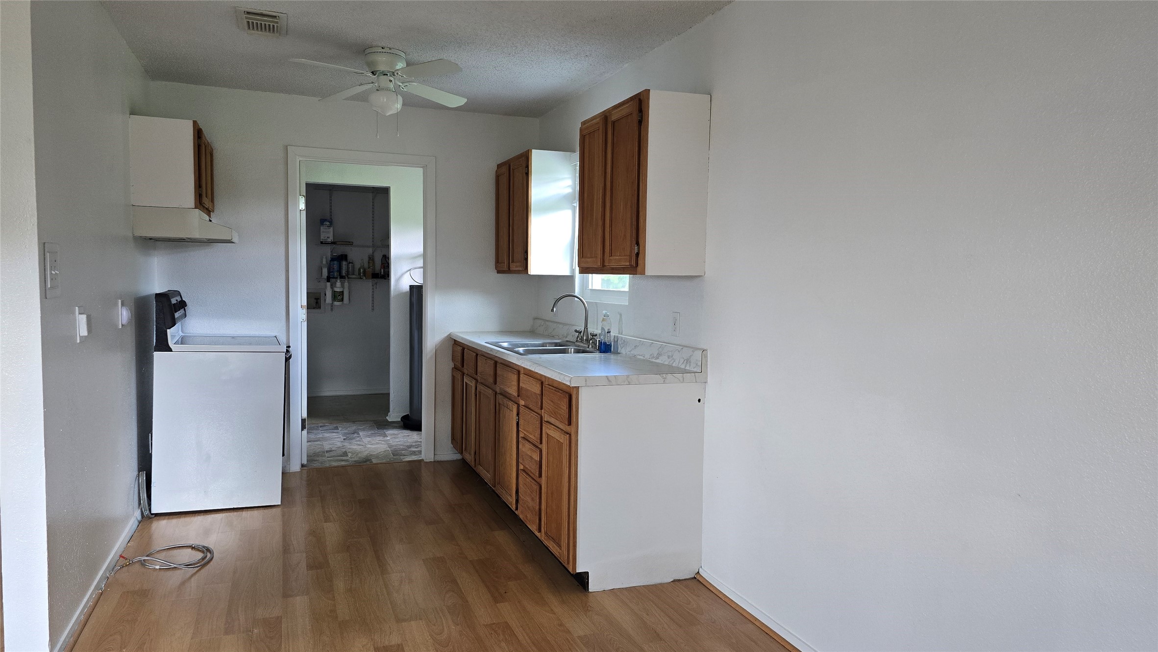 2739 Lawrence Road B Property Photo 4