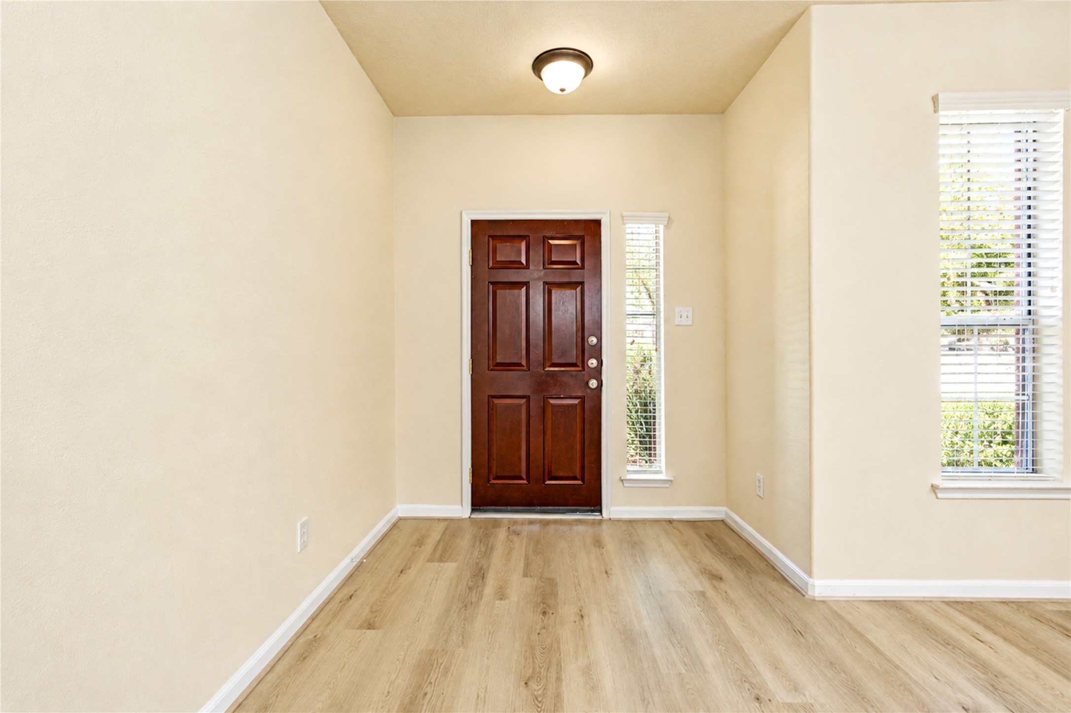 7419 Sabinal Creek Drive Property Photo 5