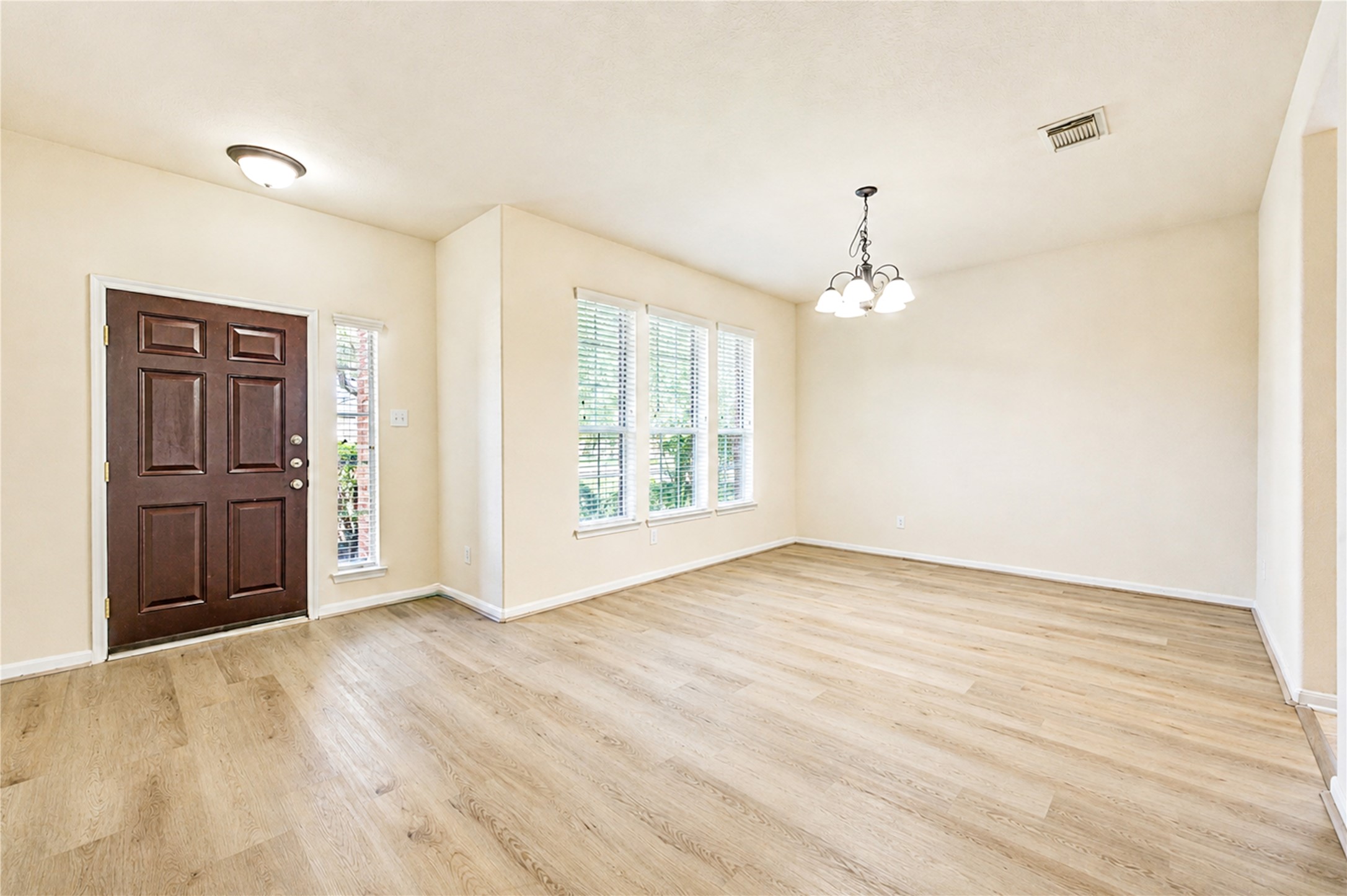 7419 Sabinal Creek Drive Property Photo 8