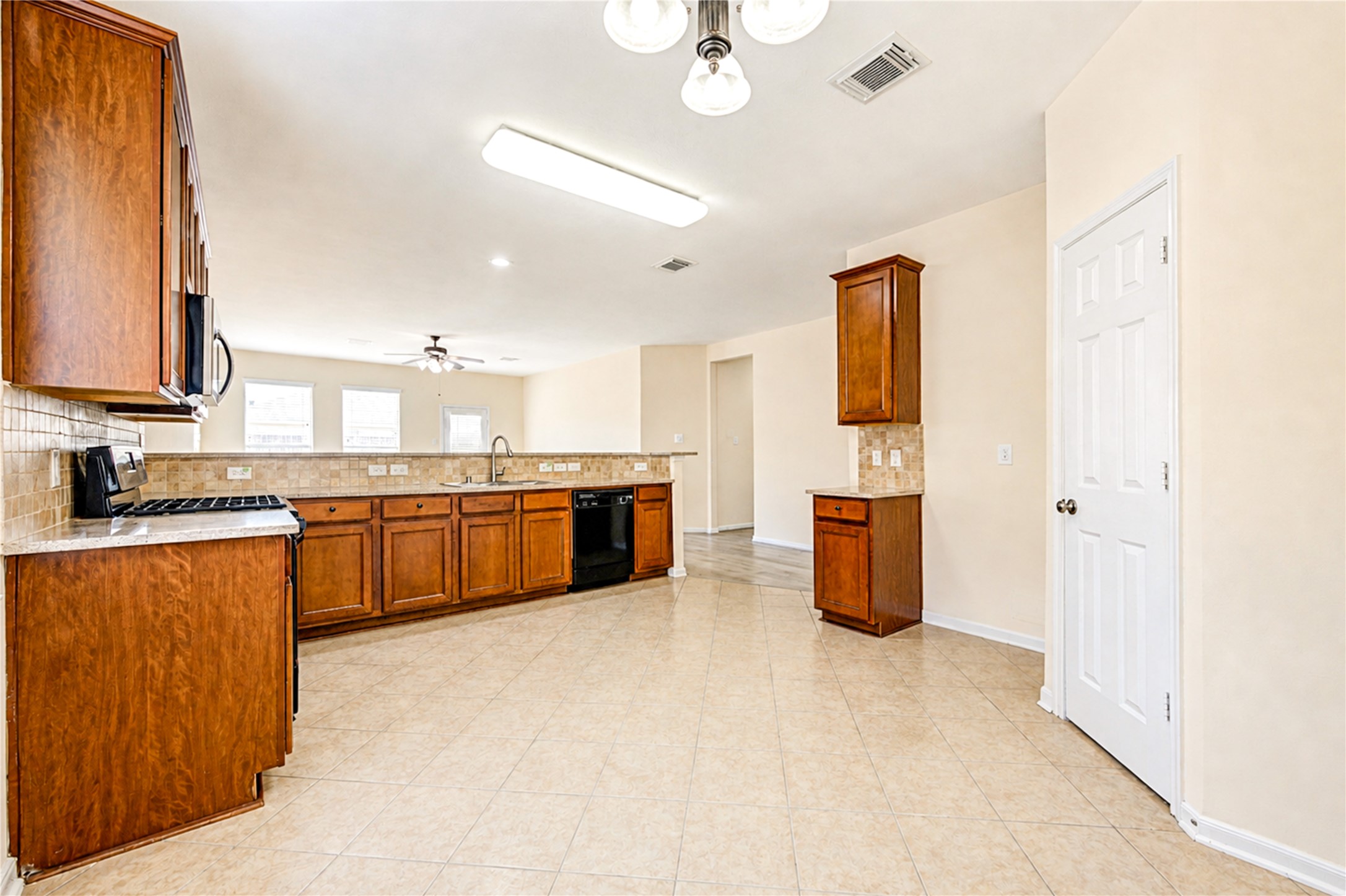 7419 Sabinal Creek Drive Property Photo 14