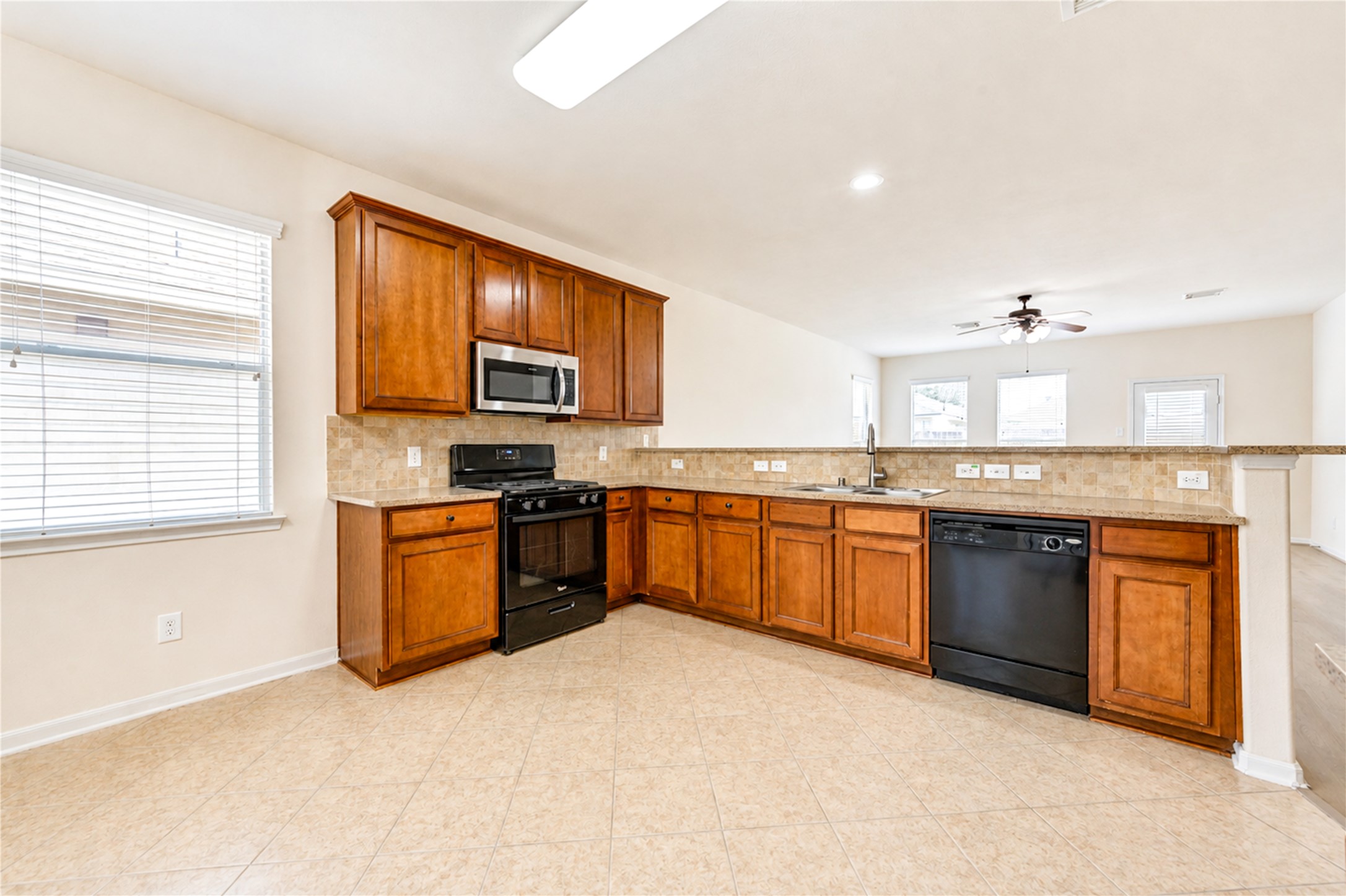 7419 Sabinal Creek Drive Property Photo 16