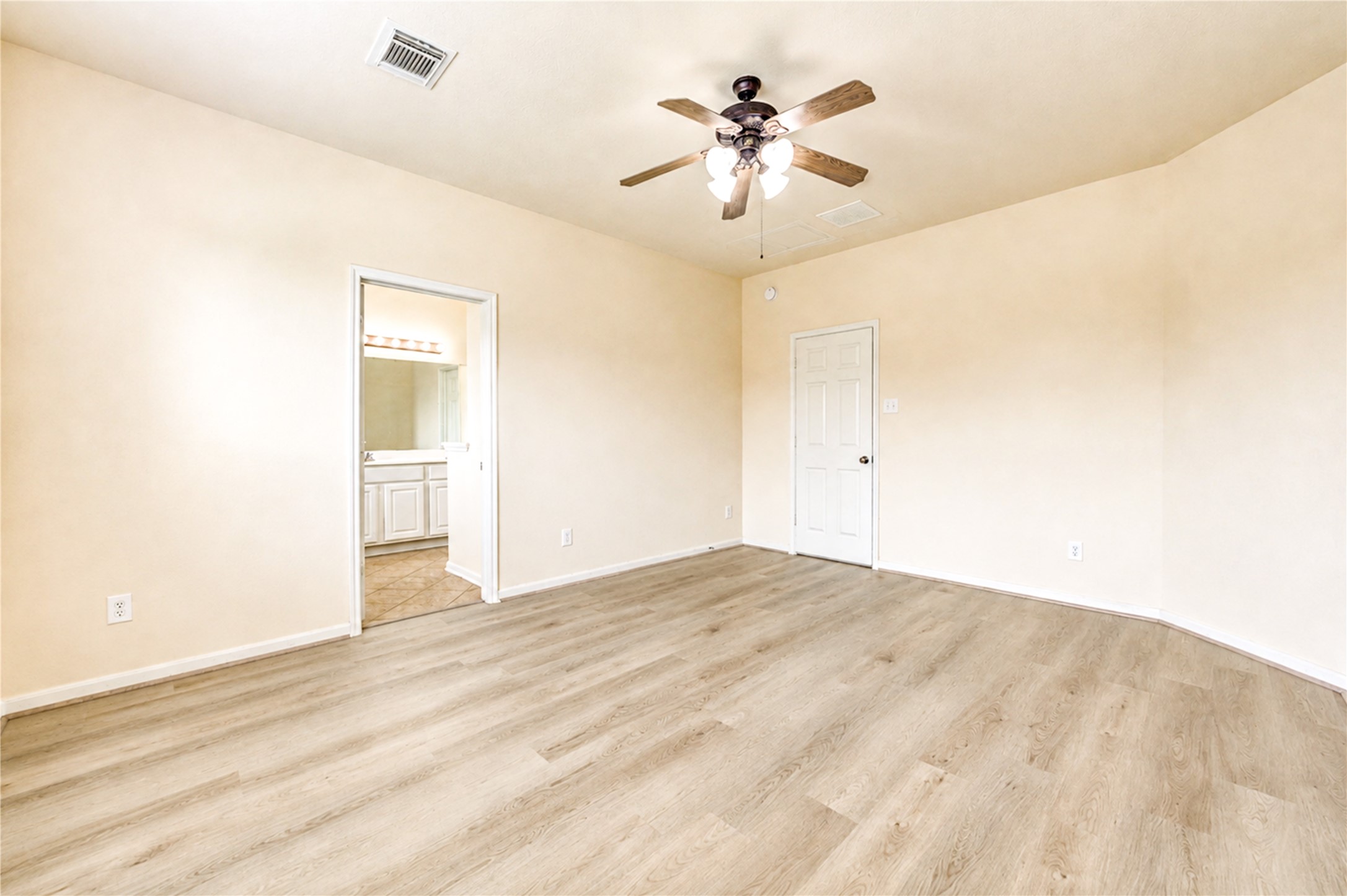 7419 Sabinal Creek Drive Property Photo 27