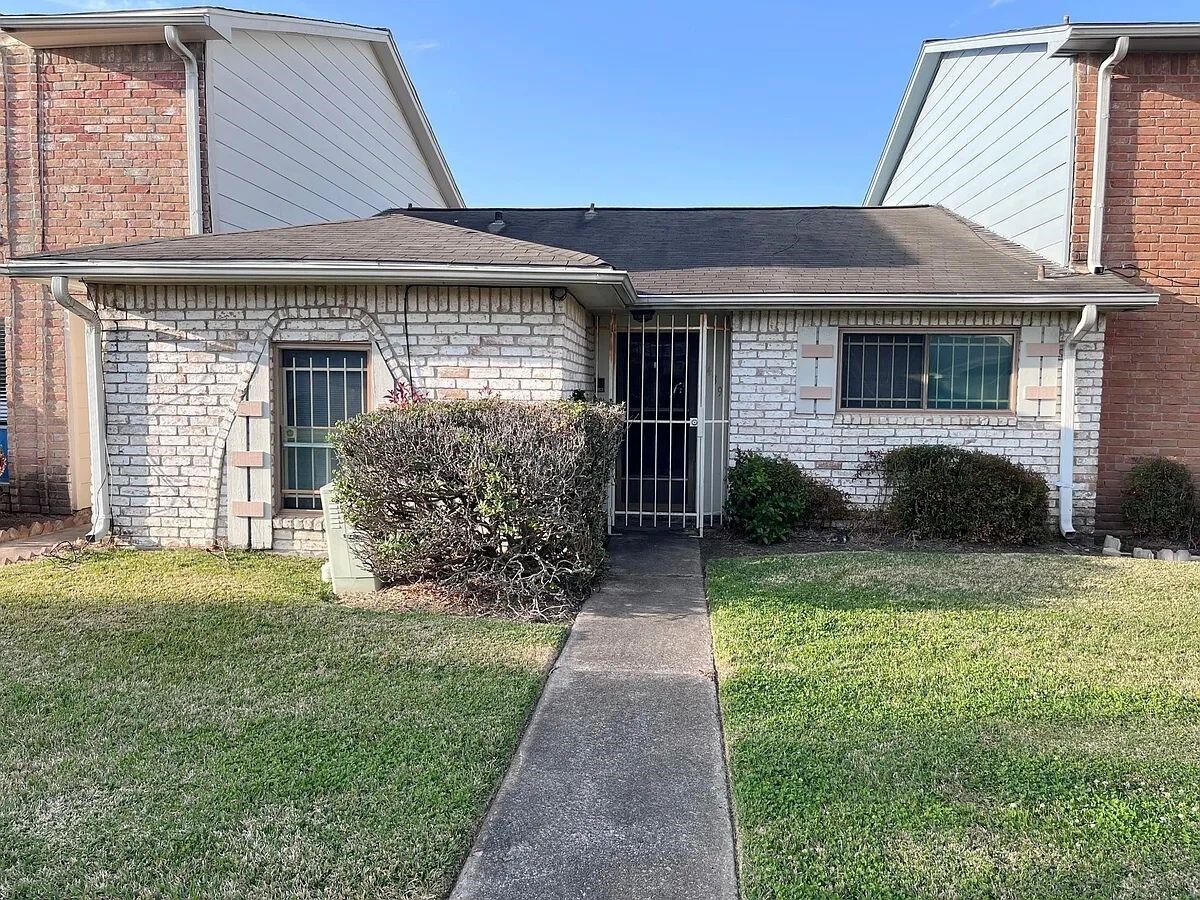 6439 S Briar Bayou Drive Property Photo 1
