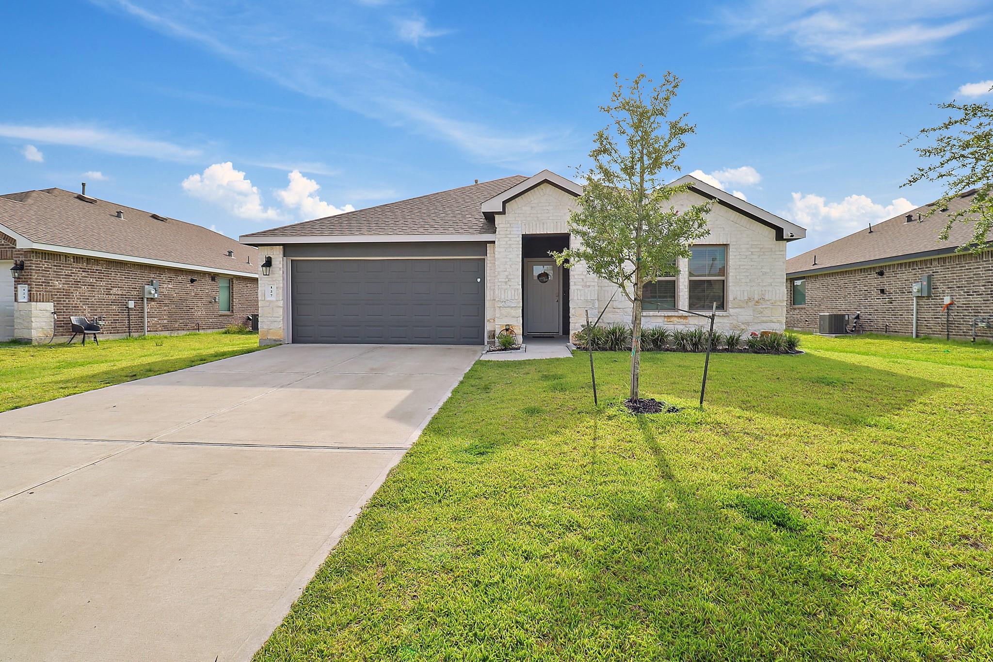 127 Walnut Hill Court, Anahuac Tx 77514 Property Photo 1
