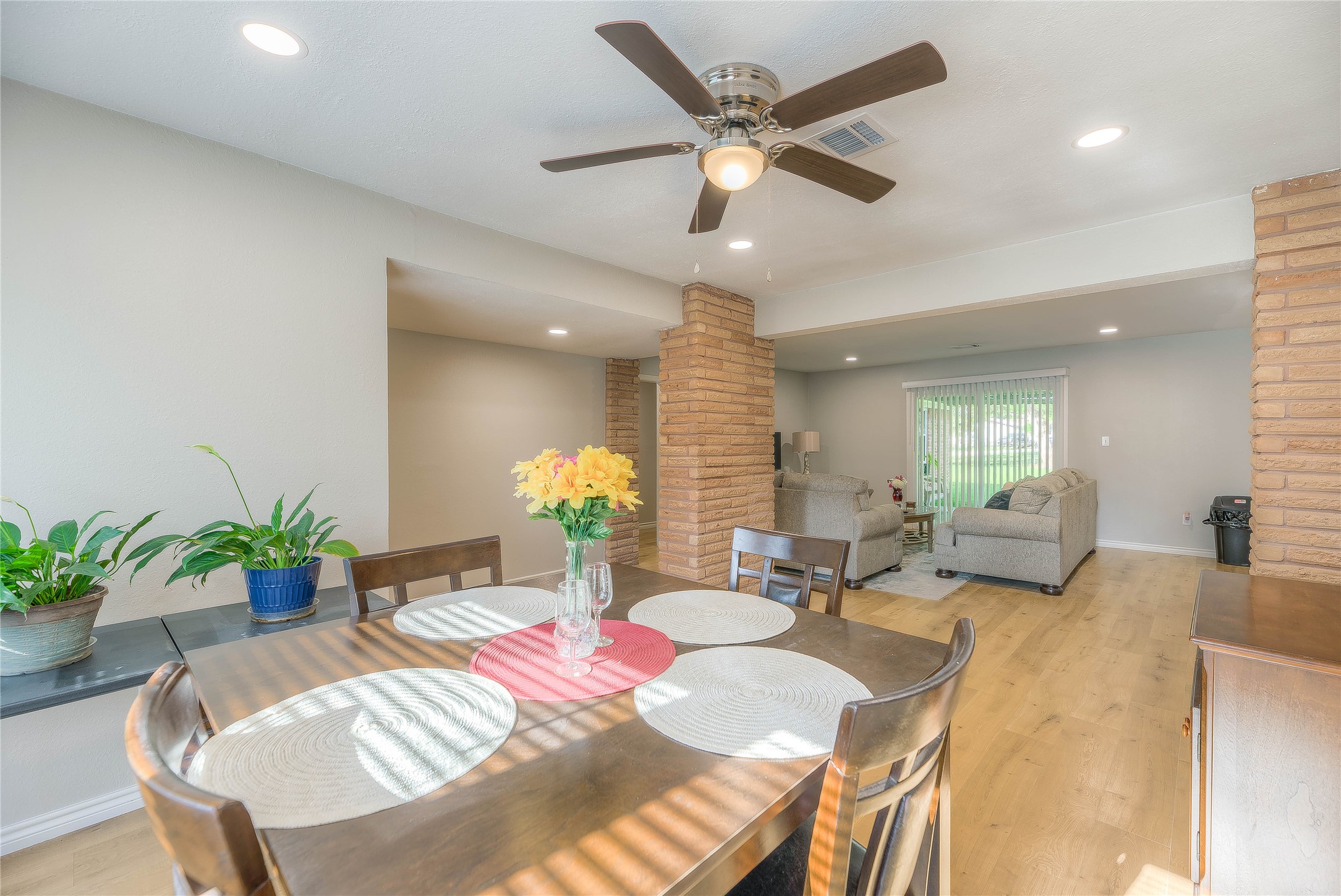 814 N Willis Avenue Property Photo 2