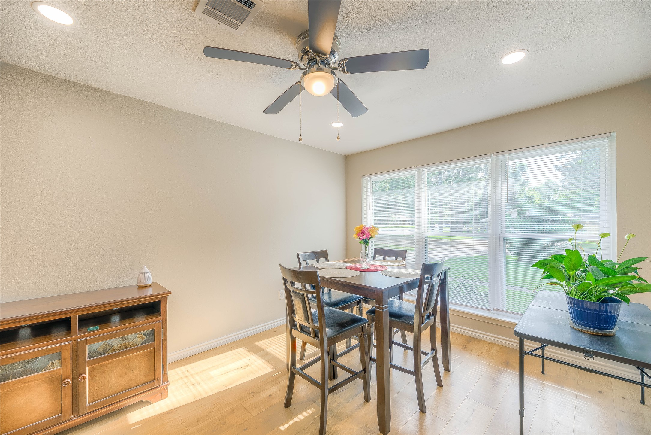 814 N Willis Avenue Property Photo 3