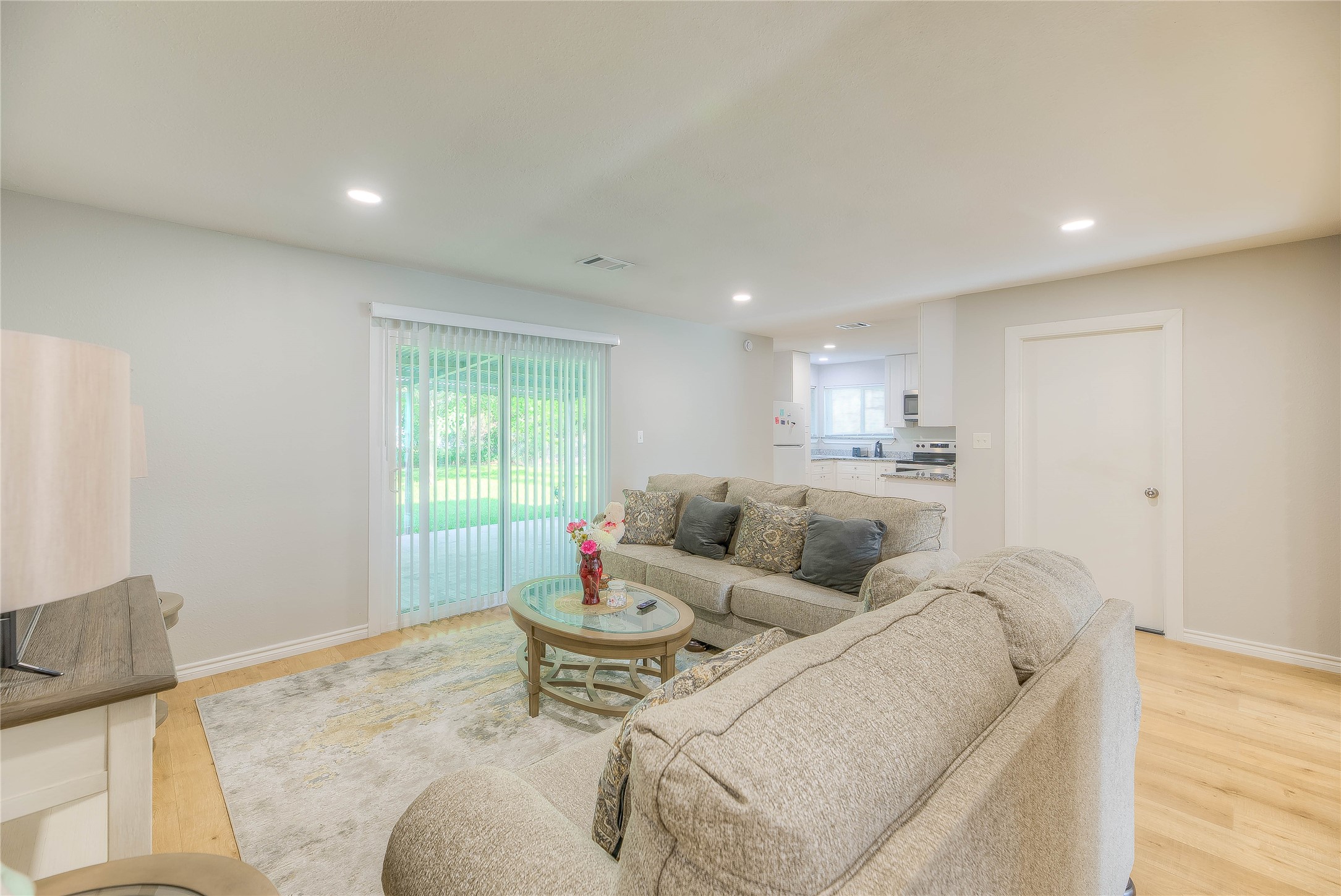 814 N Willis Avenue Property Photo 6