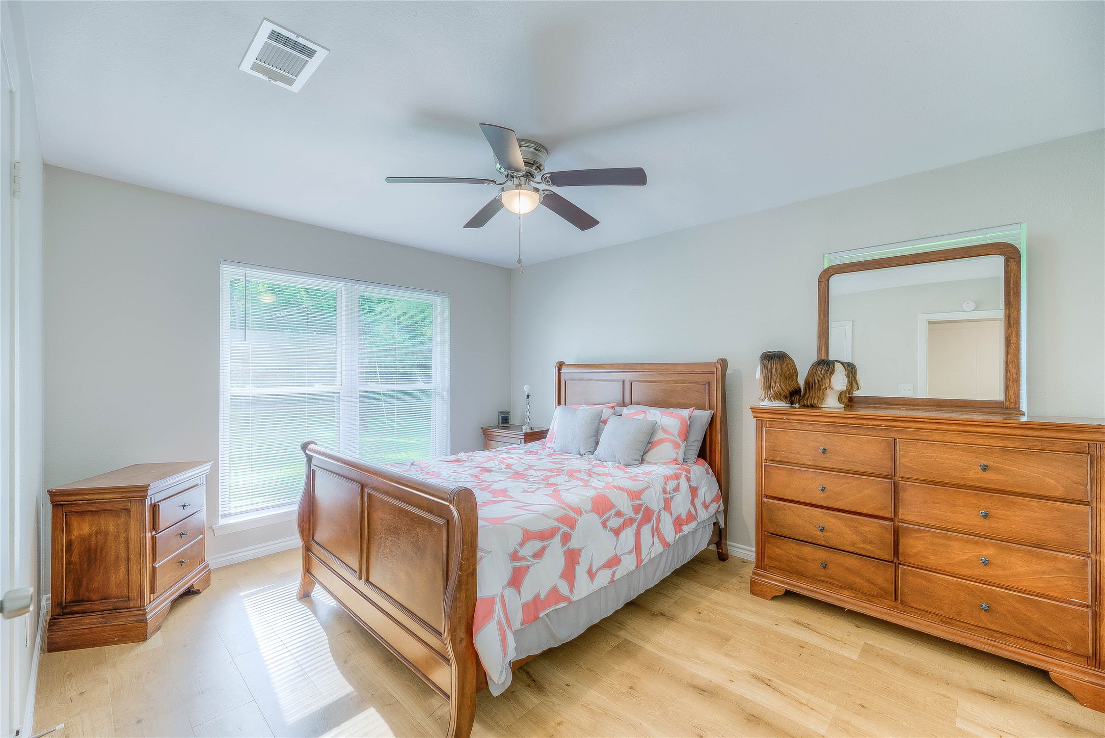 814 N Willis Avenue Property Photo 9