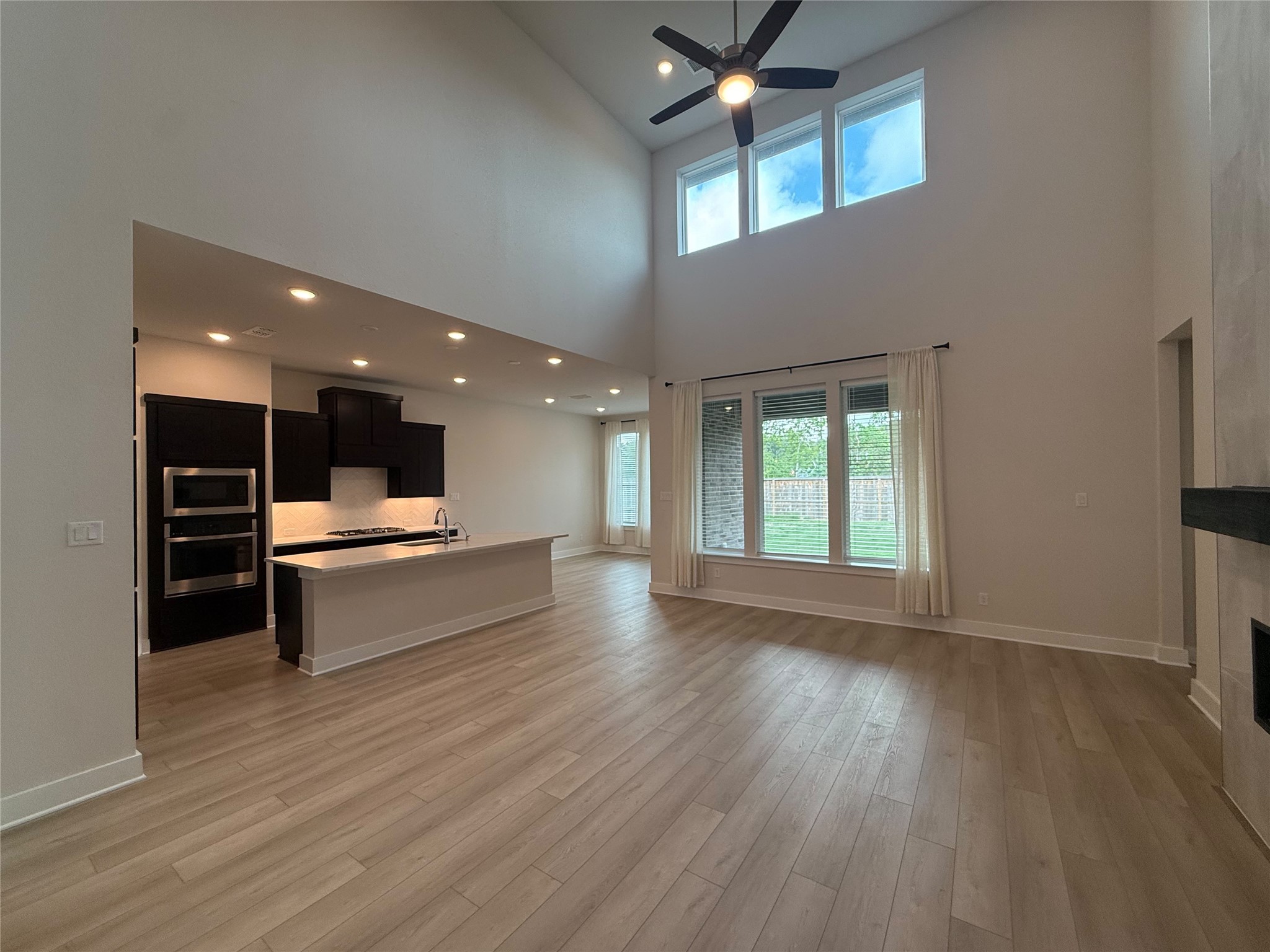 26022 Woods Bay Drive Property Photo 4