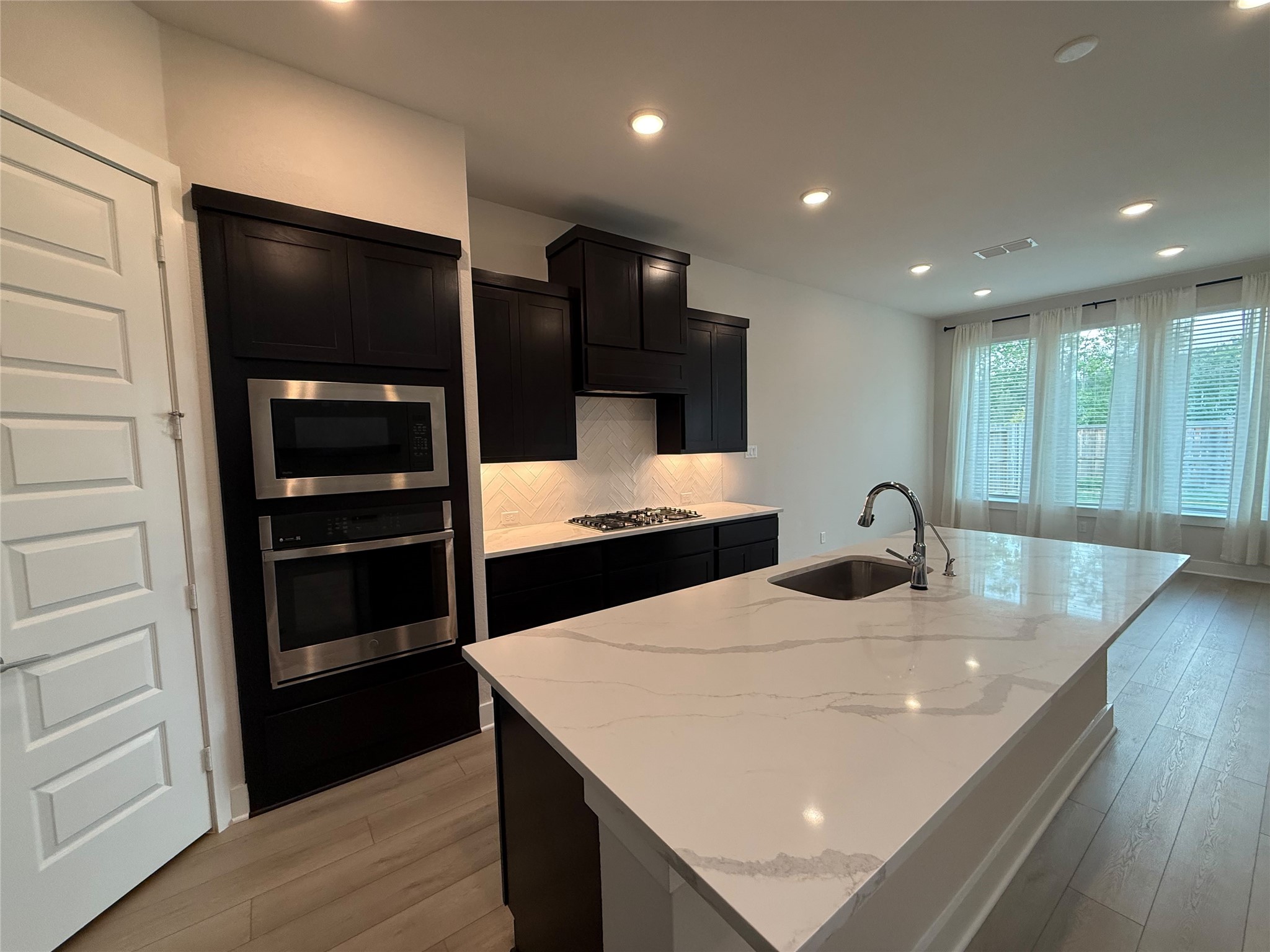 26022 Woods Bay Drive Property Photo 5