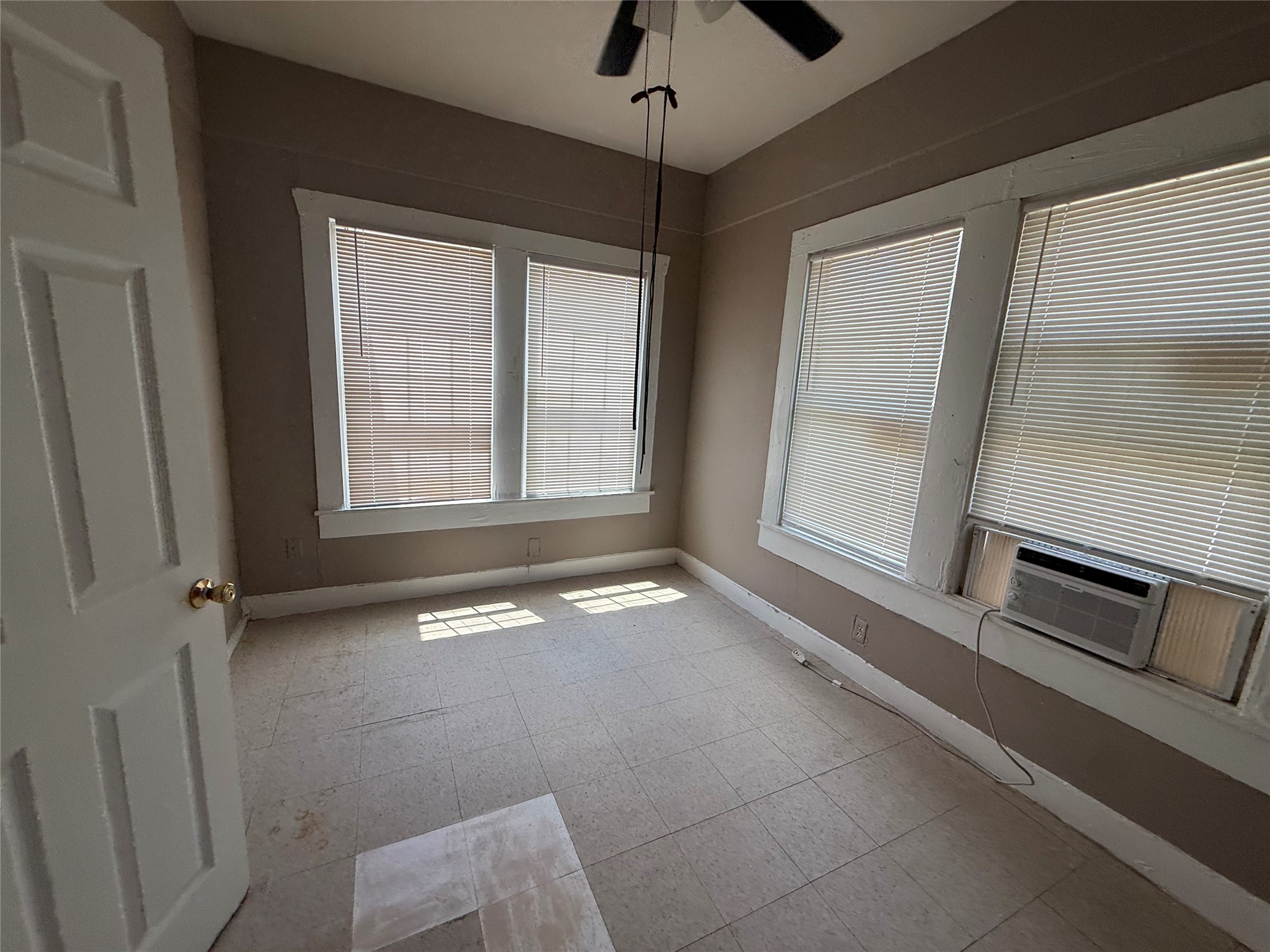 7301 Avenue L Property Photo 7