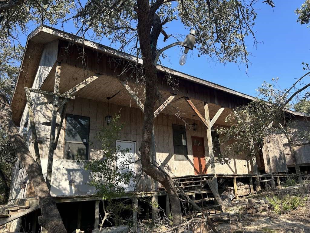 299 N Loop Drive Property Photo 1
