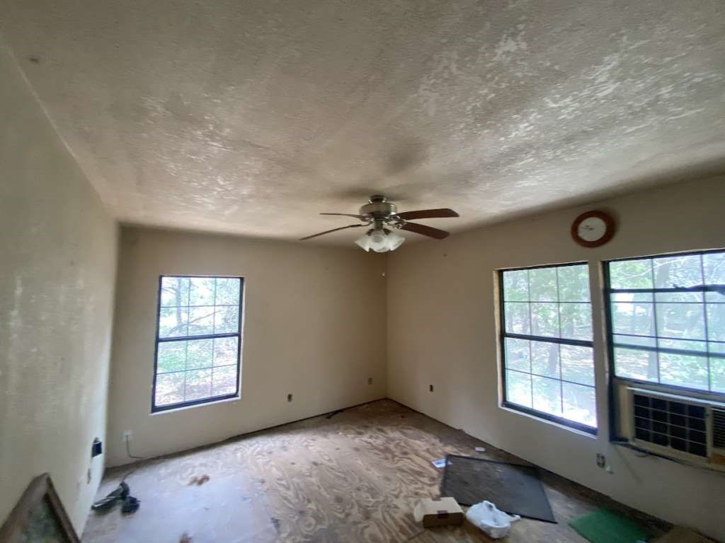 299 N Loop Drive Property Photo 4