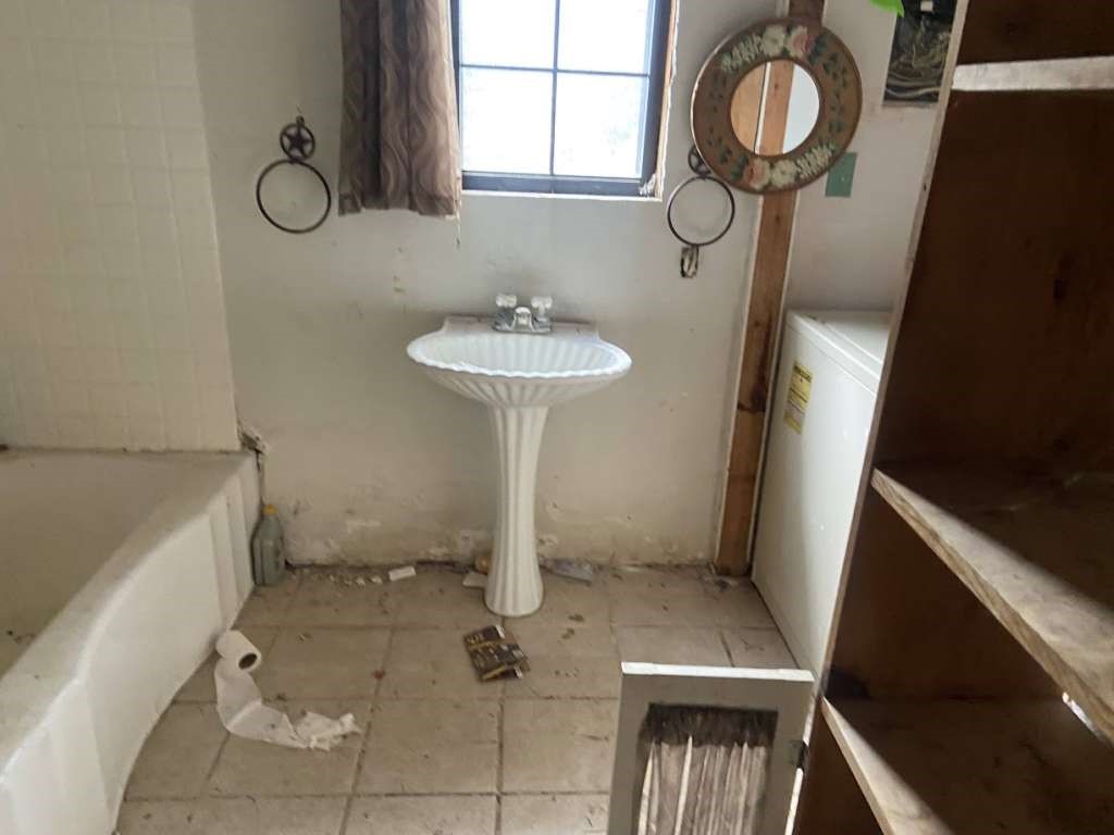299 N Loop Drive Property Photo 7