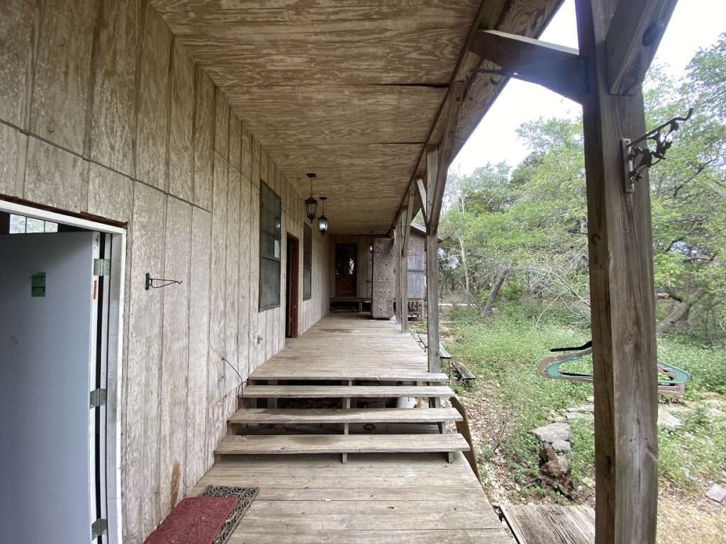 299 N Loop Drive Property Photo 8