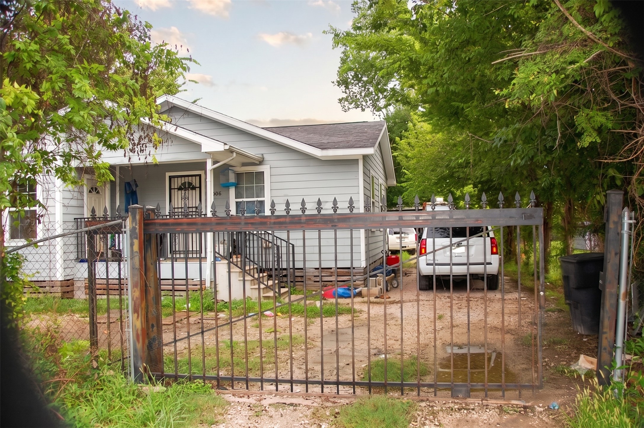 806 Granville Drive Property Photo 2