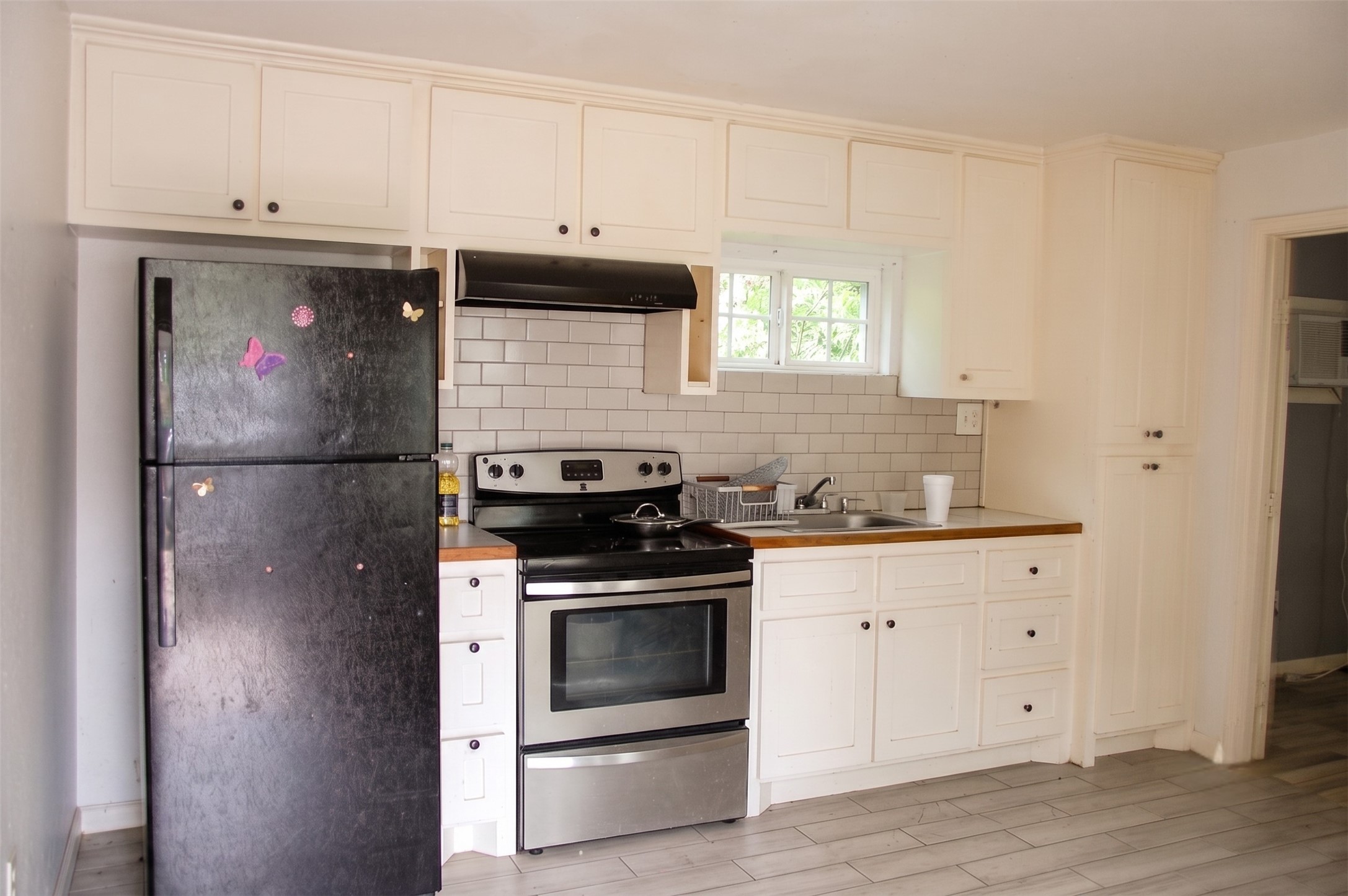 806 Granville Drive Property Photo 3