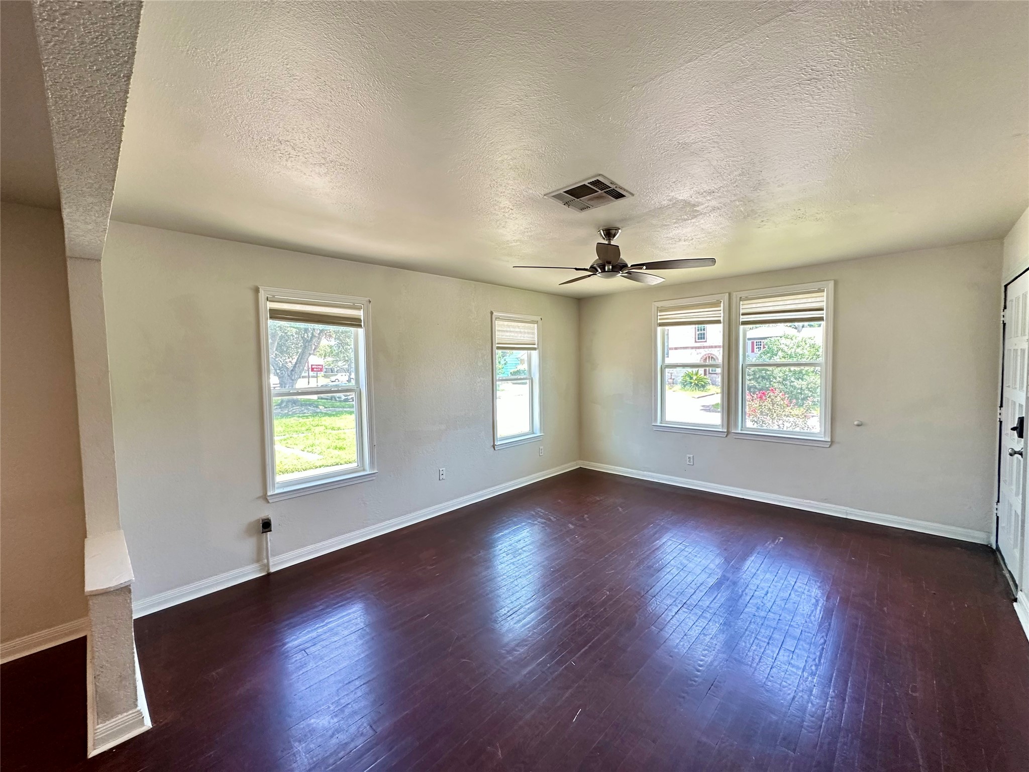 5222 Avenue O Property Photo 4
