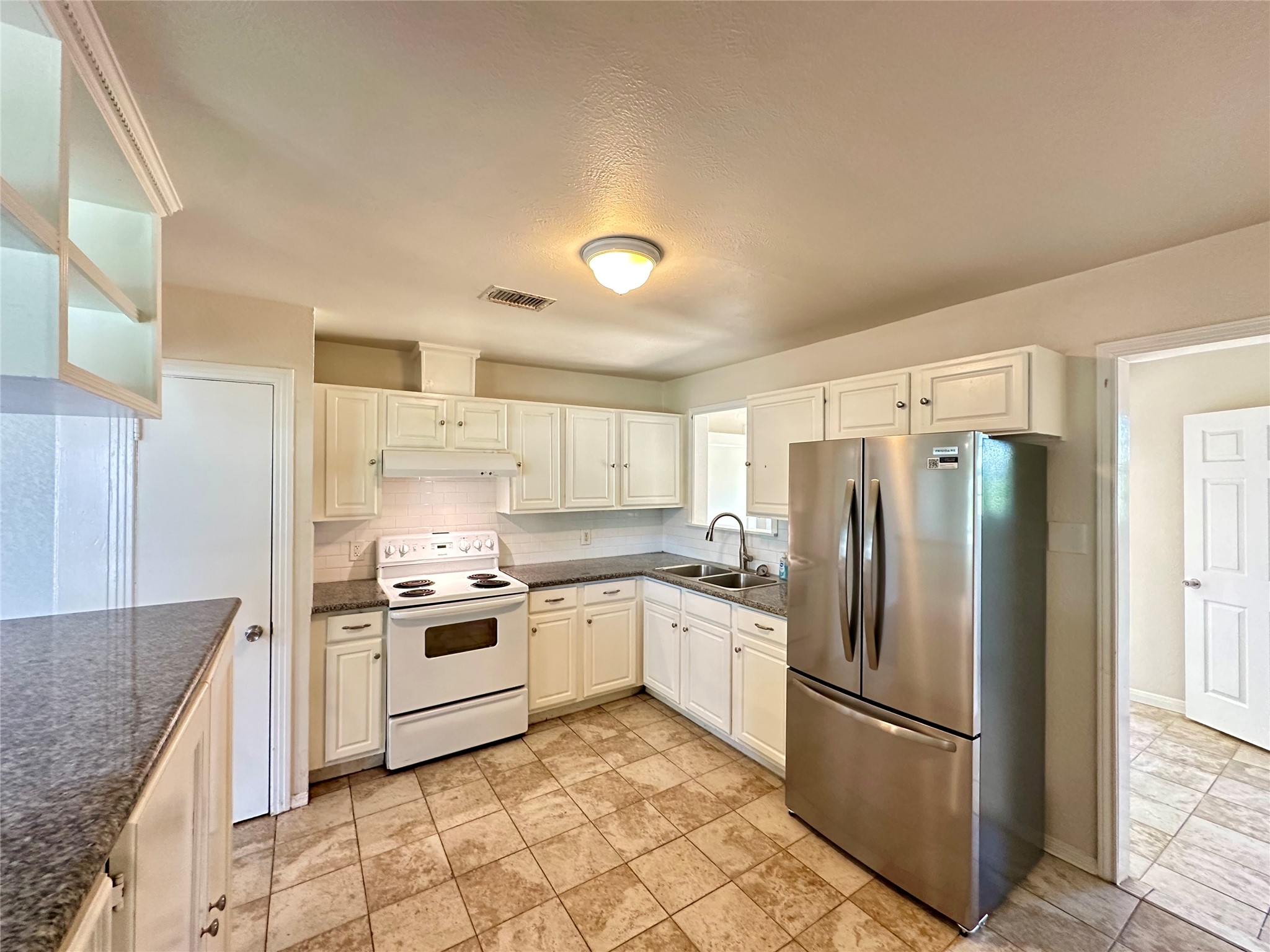 5222 Avenue O Property Photo 6