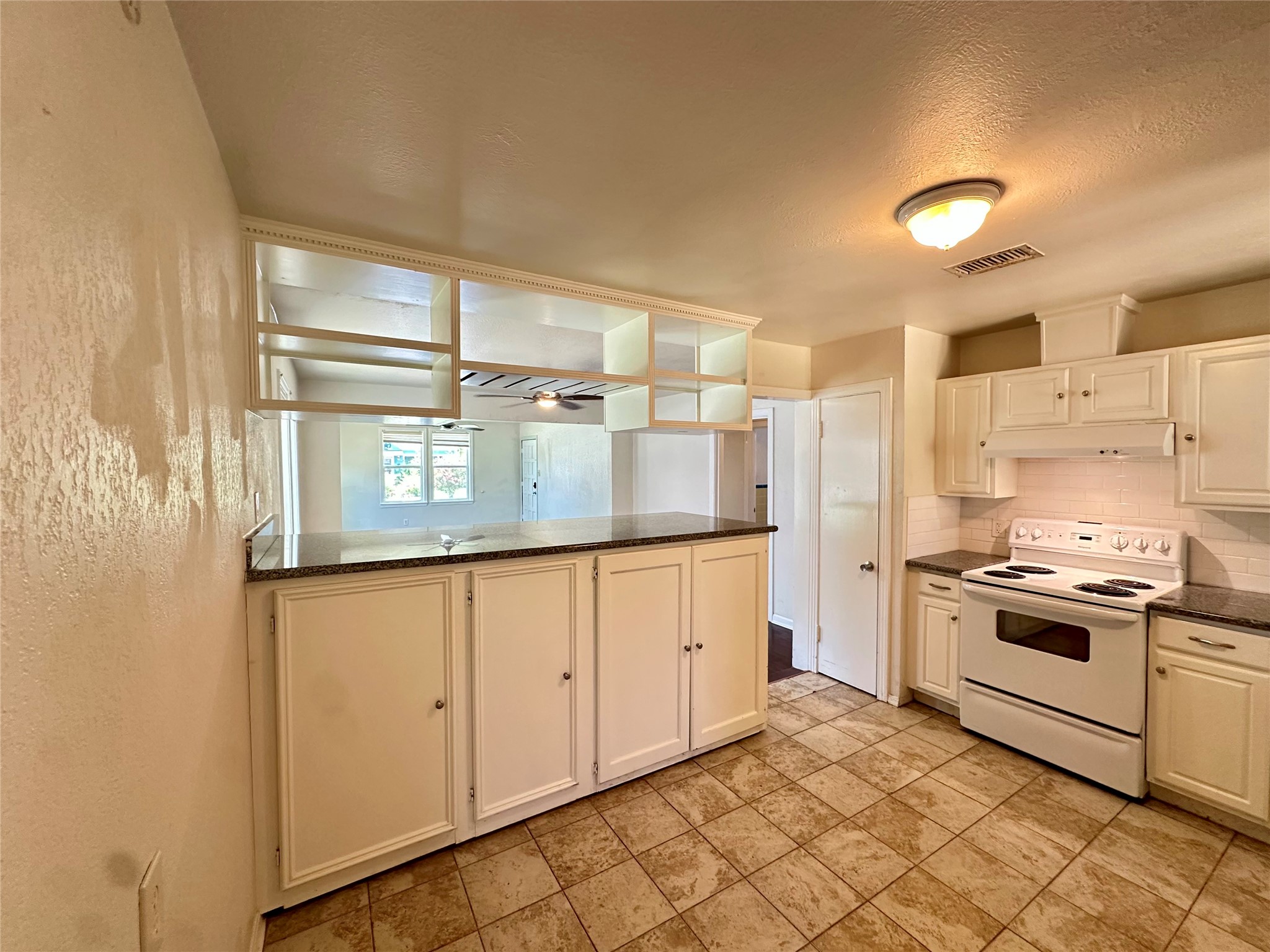 5222 Avenue O Property Photo 7