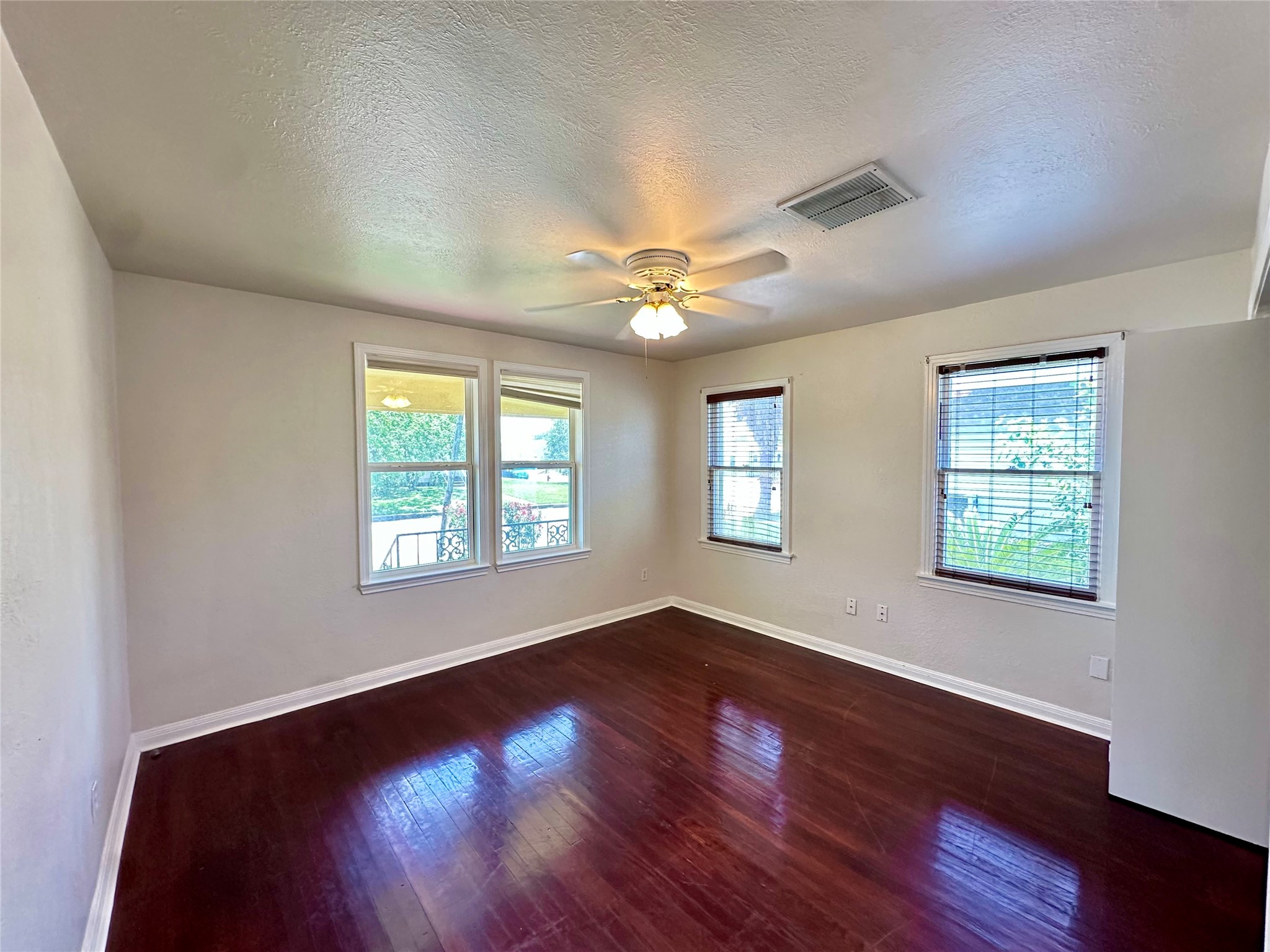 5222 Avenue O Property Photo 8