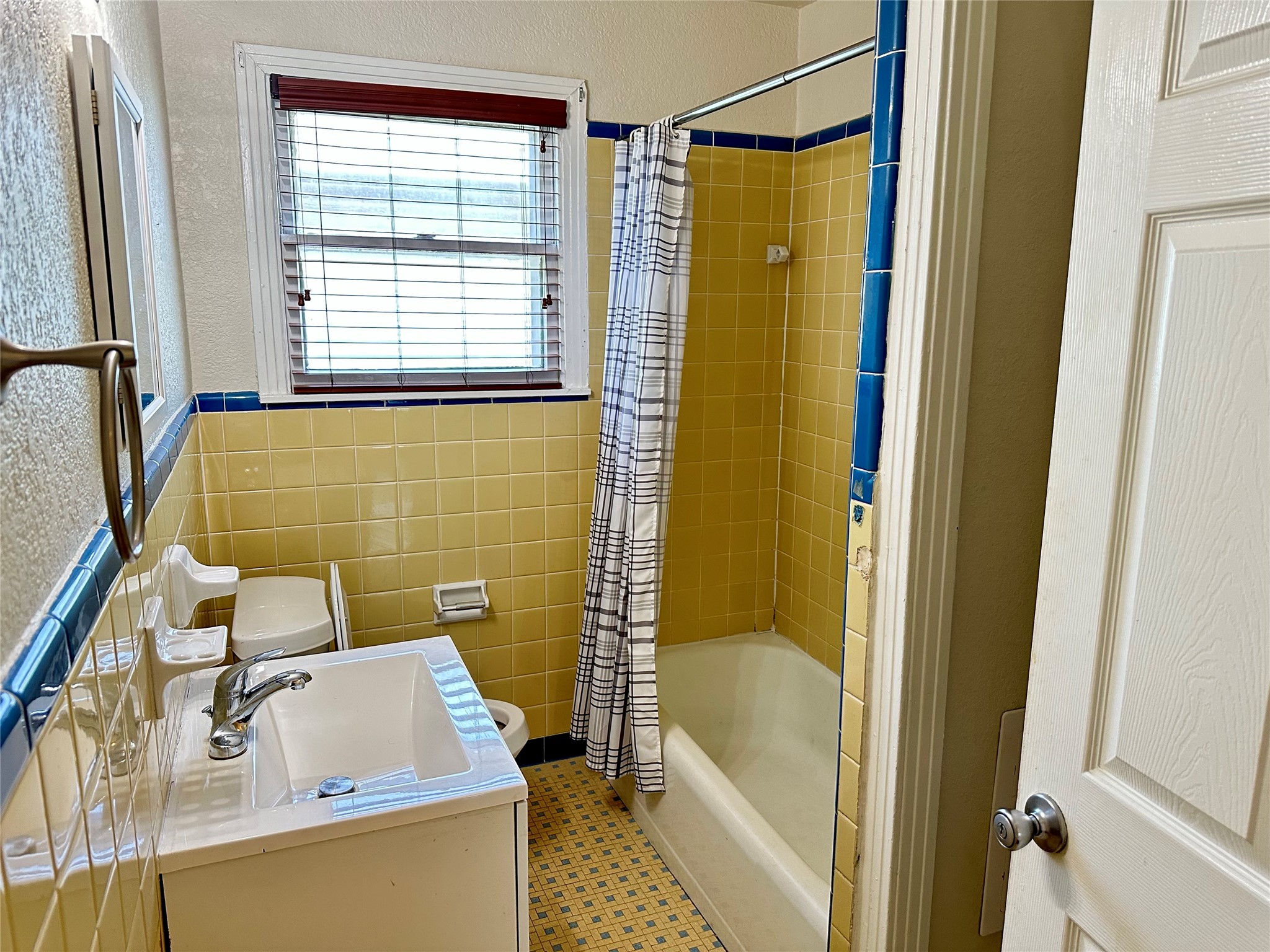 5222 Avenue O Property Photo 10