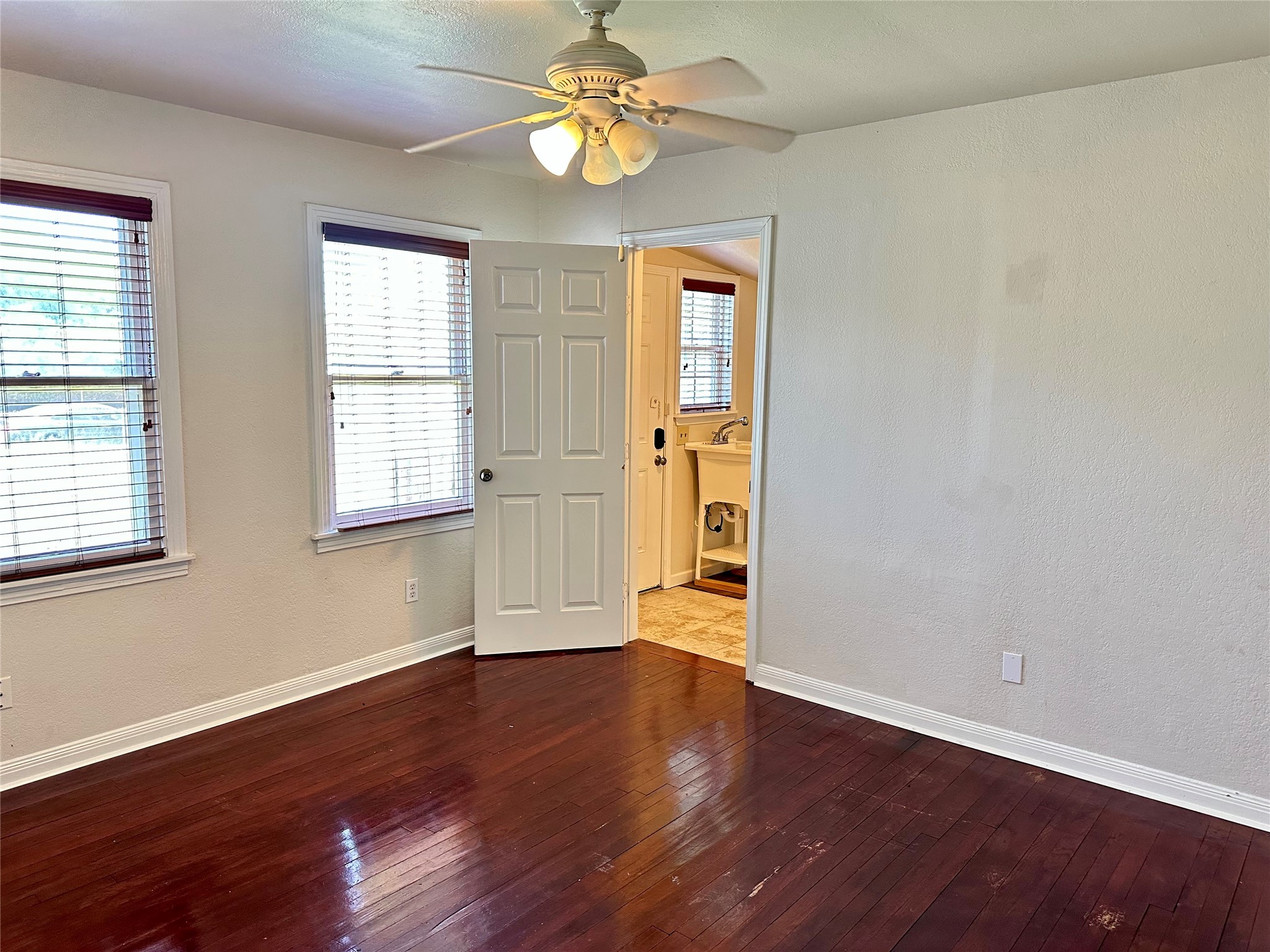 5222 Avenue O Property Photo 12
