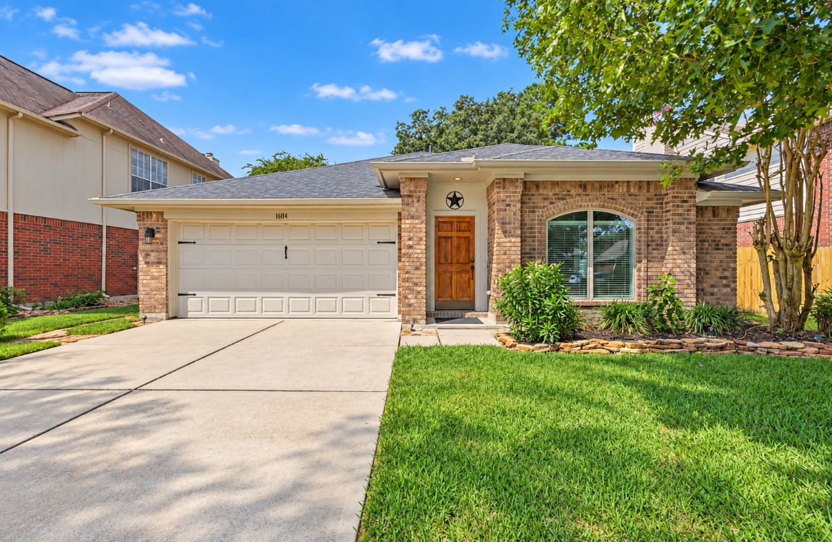 16114 N Lakestone Drive Property Photo 1