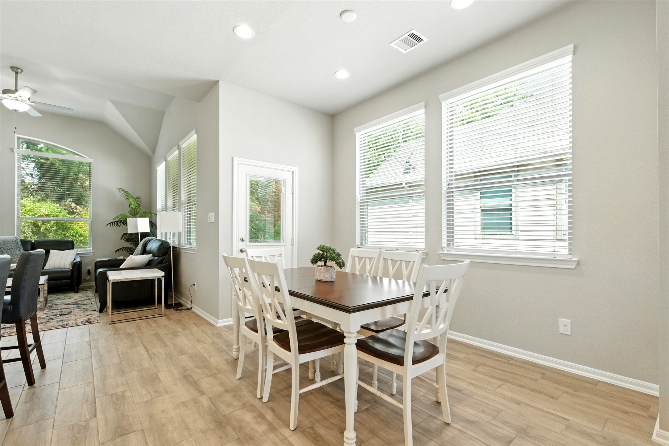 28092 Rocky Heights Drive Property Photo 6