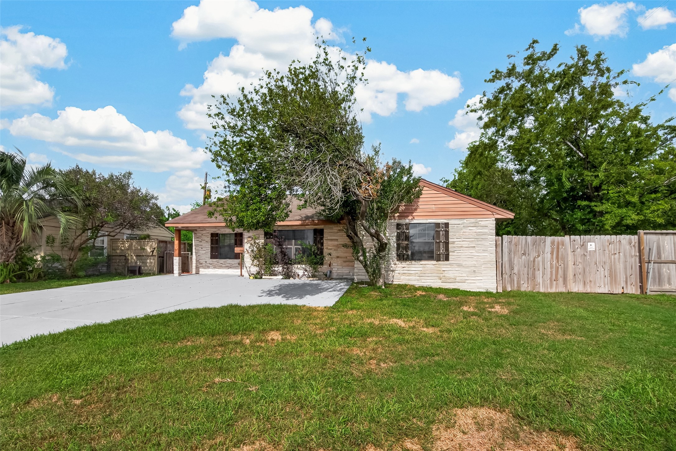 8402 Bascom Lane Property Photo 3