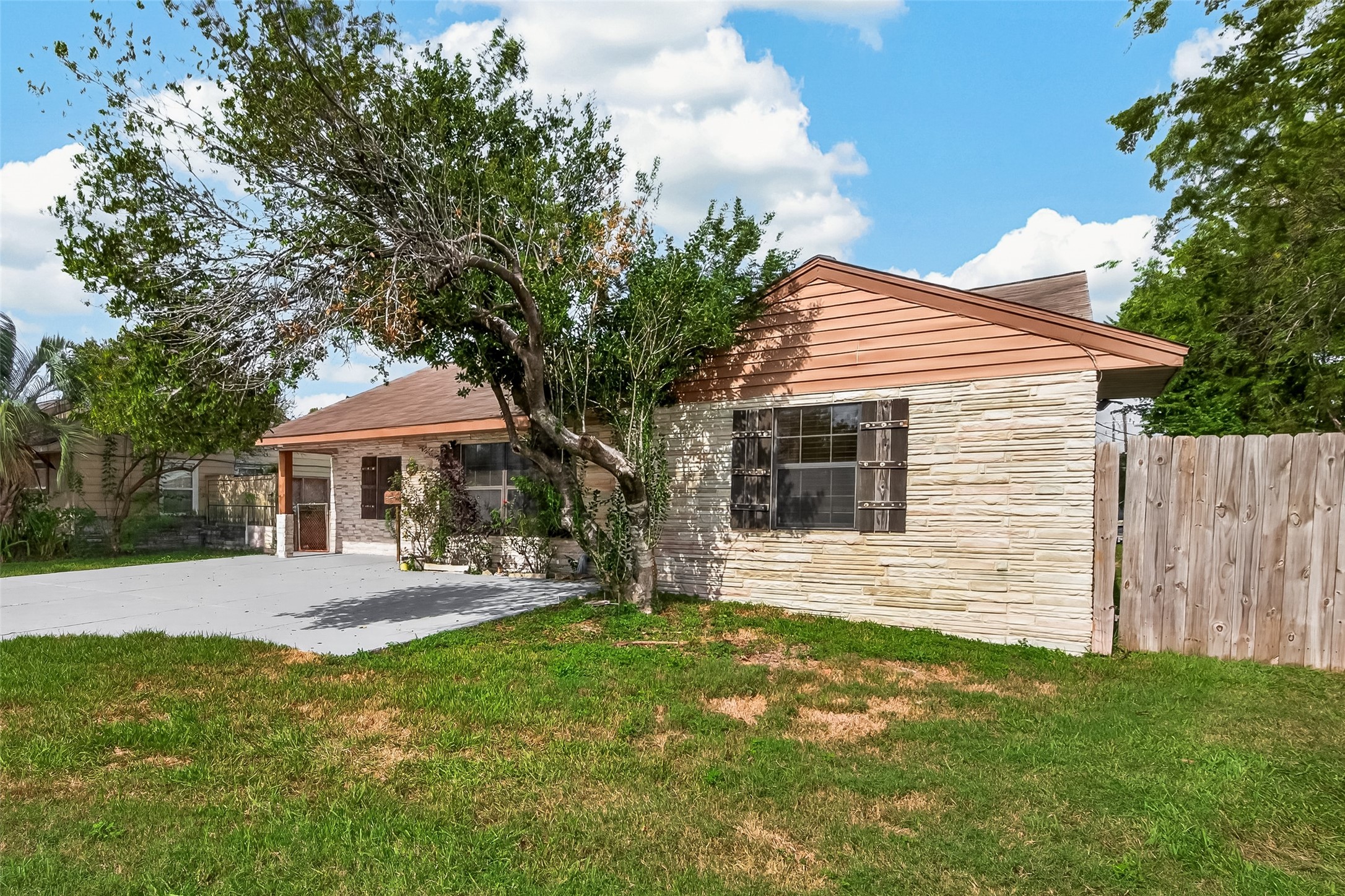 8402 Bascom Lane Property Photo 4